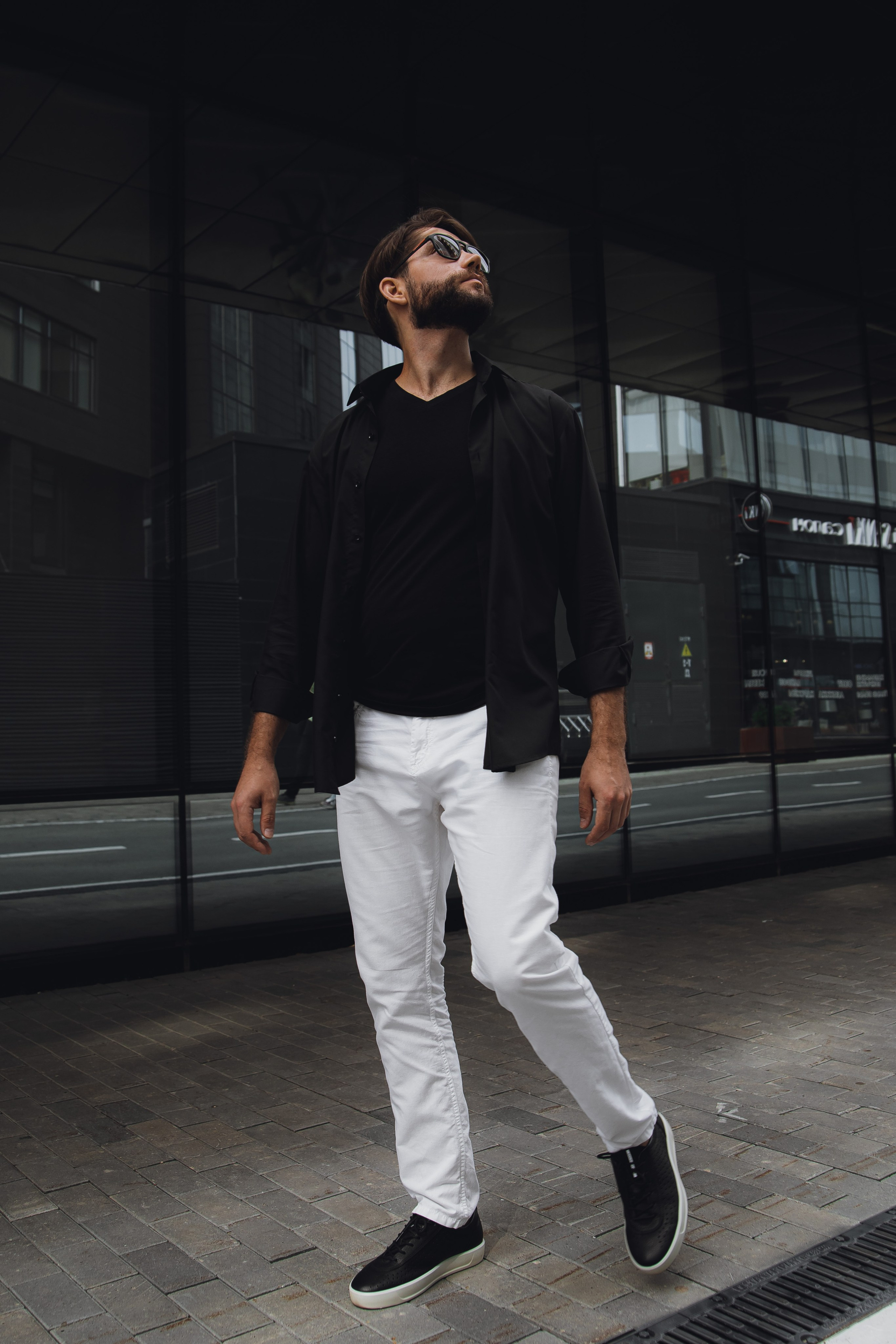 Мужская прогулочная фотосессия в Екатеринбурге. Свадебный, семейный фотограф, контент съёмка. Екатеринбург. Елена Граф