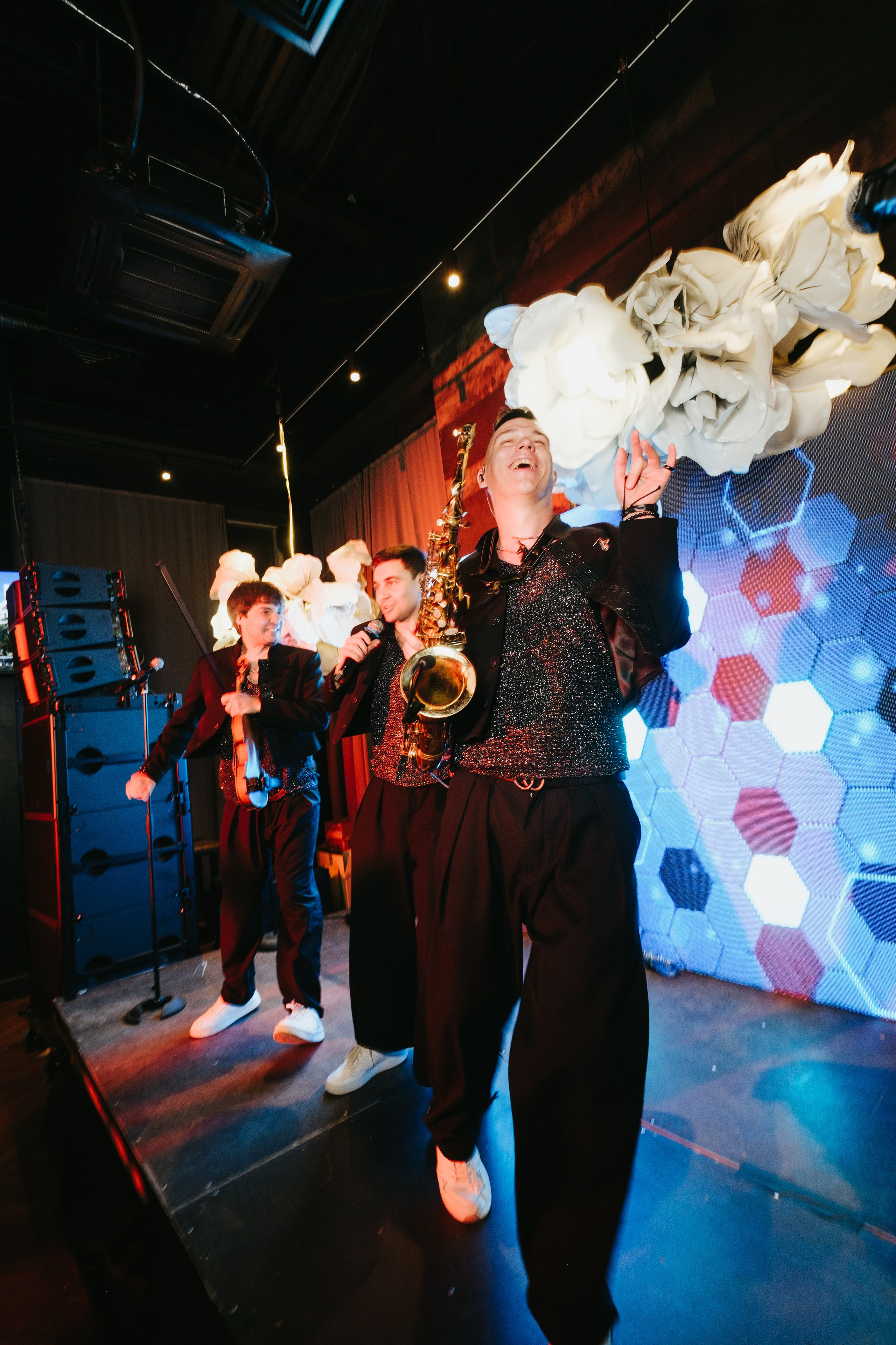 Корпоратив в Сириусу (Адлер) 10 лет компании. Свадебный фотограф Денис Ожигин в Краснодаре и крае. Эмоциональная и стильная съемка вашего дня