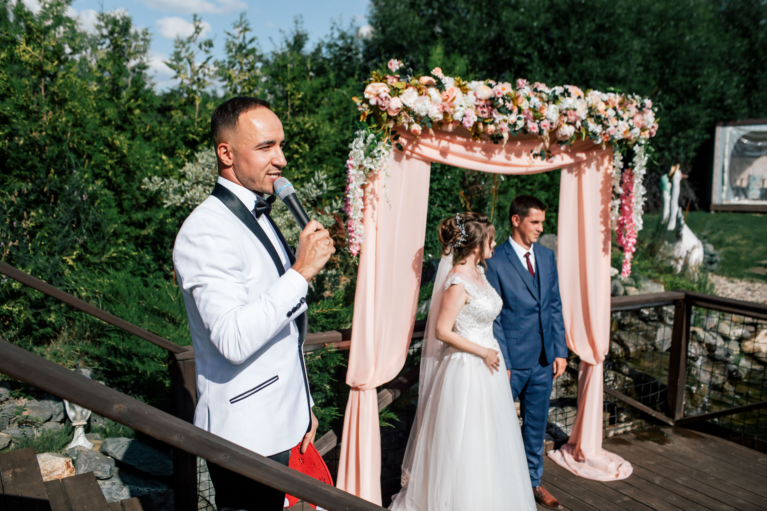 Ведущий на выездную церемонию. Свадебный ведущий Виталий Бабаев