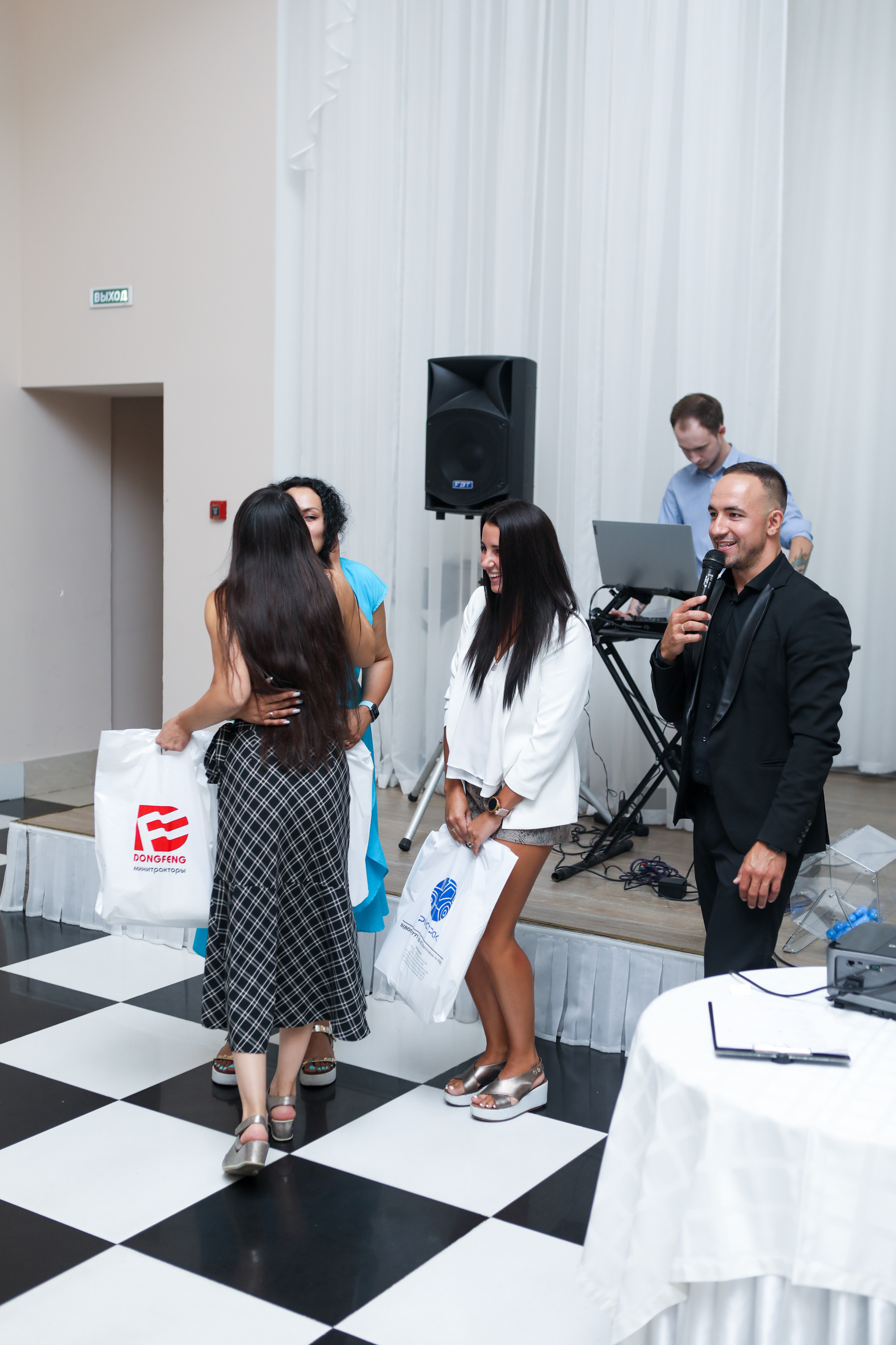 Корпоративы. Свадебный ведущий Виталий Бабаев