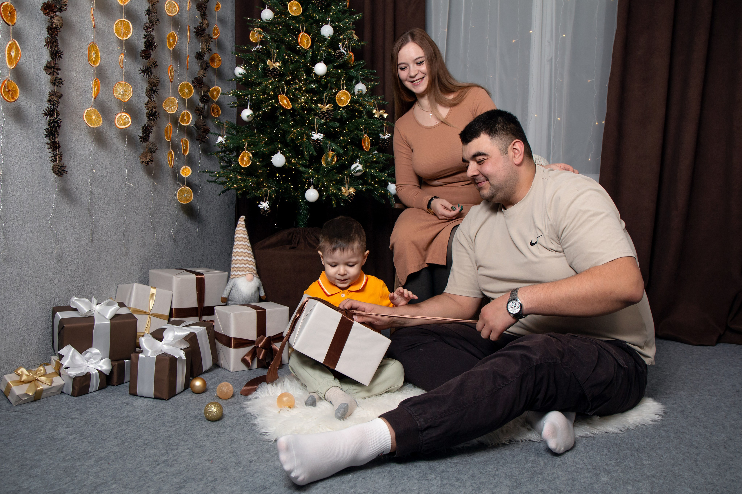 Семейная новогодняя фотосессия в Шелехове. Фотограф в Шелехове, лучшие выпускные альбомы в Шелехове