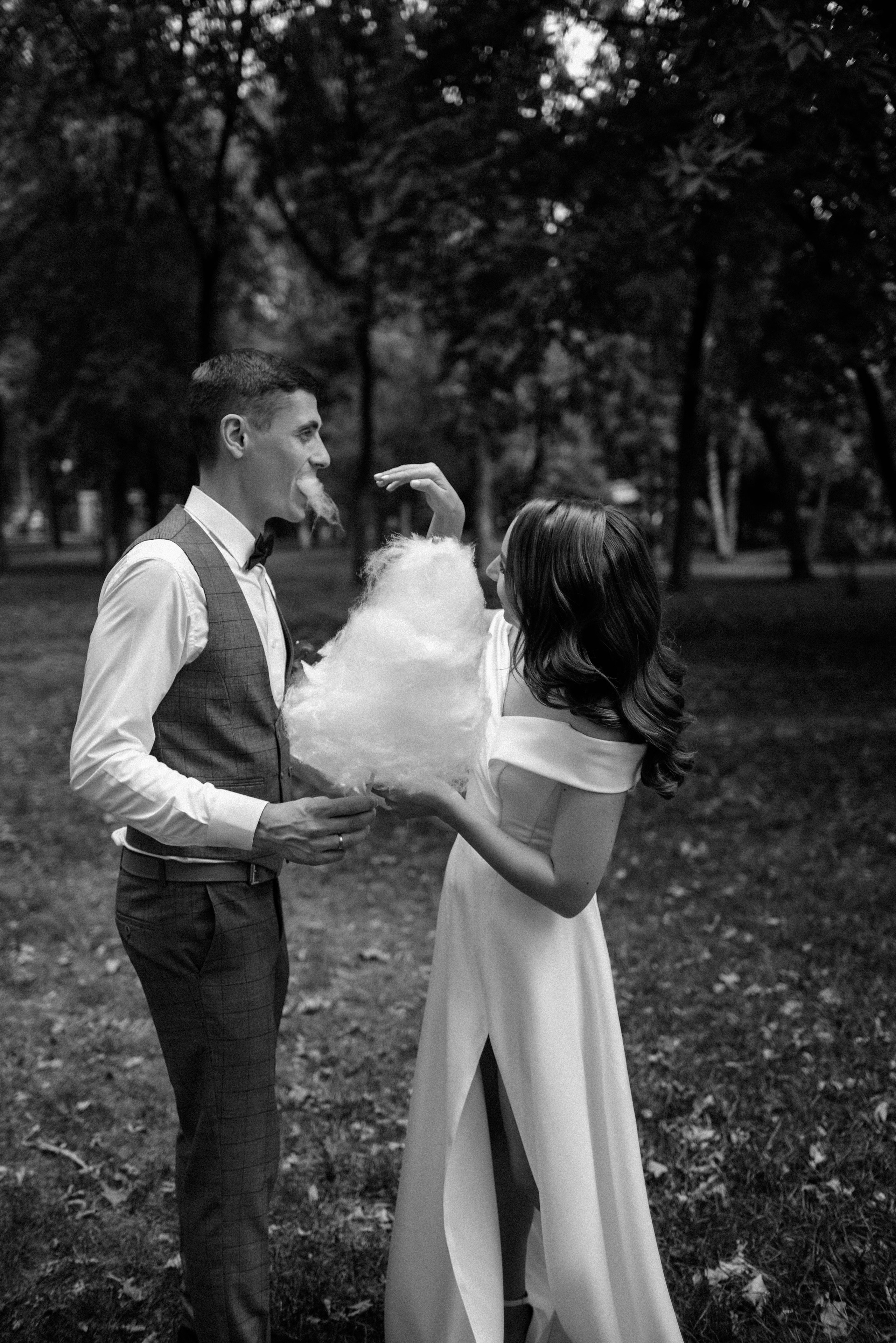 Свадебная прогулка по городу. Фотограф Ярута Оксана / Ростов-на-Дону