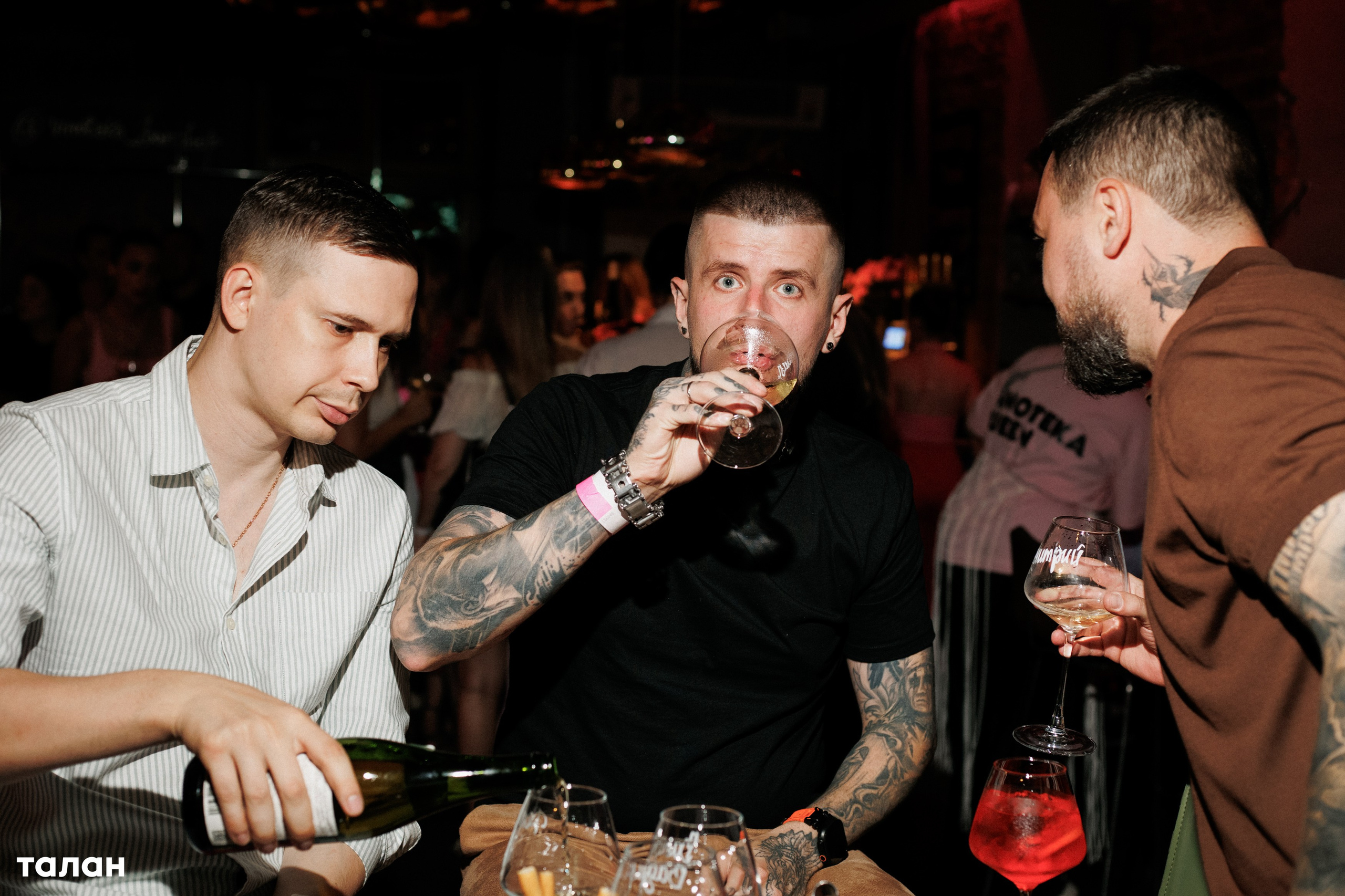 ВИНОТЕКА [бар+магаз] — BIRTHDAY PARTY. СВОИ. ФОТООТЧЕТЫ-СОБЫТИЯ-МЕСТА