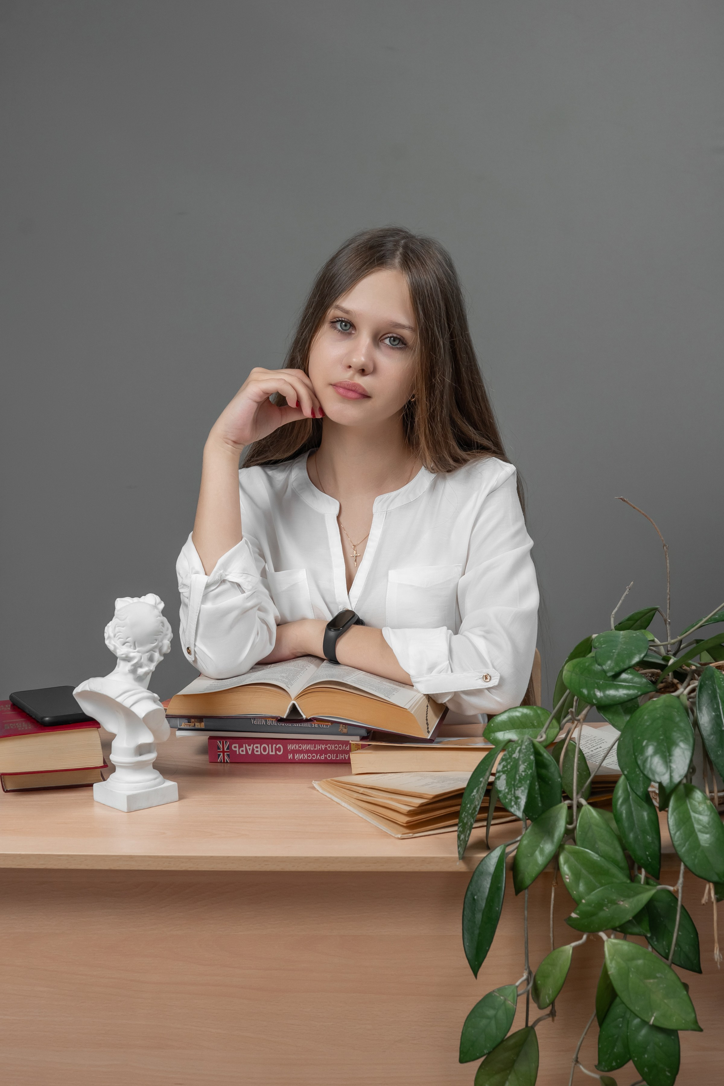 Портреты на сером  фоне. Ольга Плаксина фотограф в Саратове