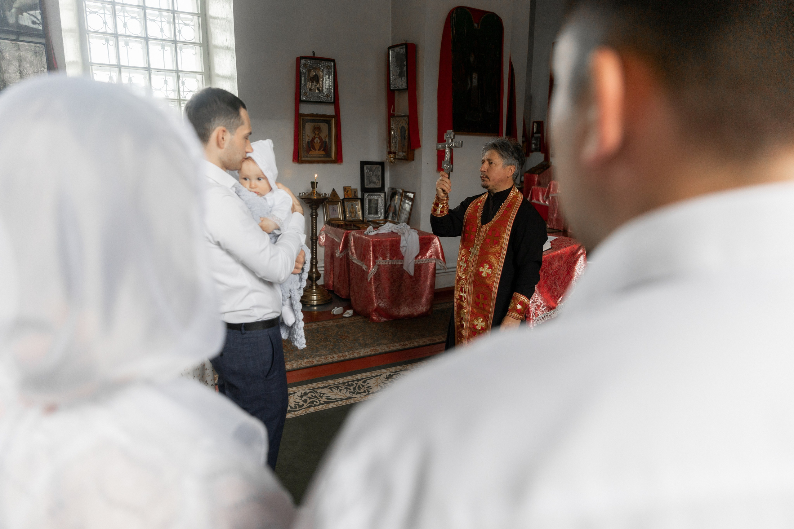 Таинство крещения в Чернянке с. Раевка. Фотограф Максим Никонов