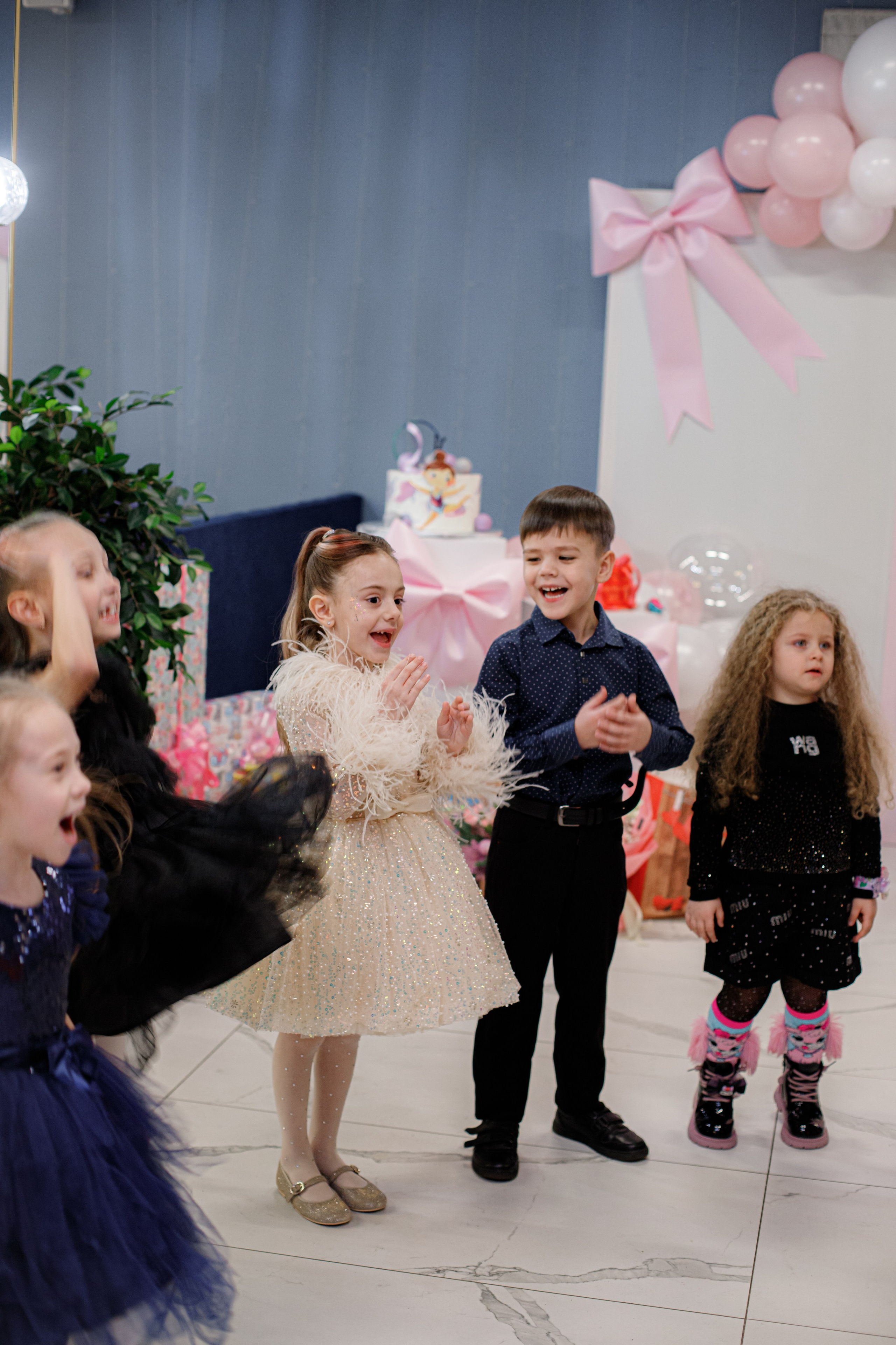 ASIA'S BIRTHDAY PARTY. Photokarish