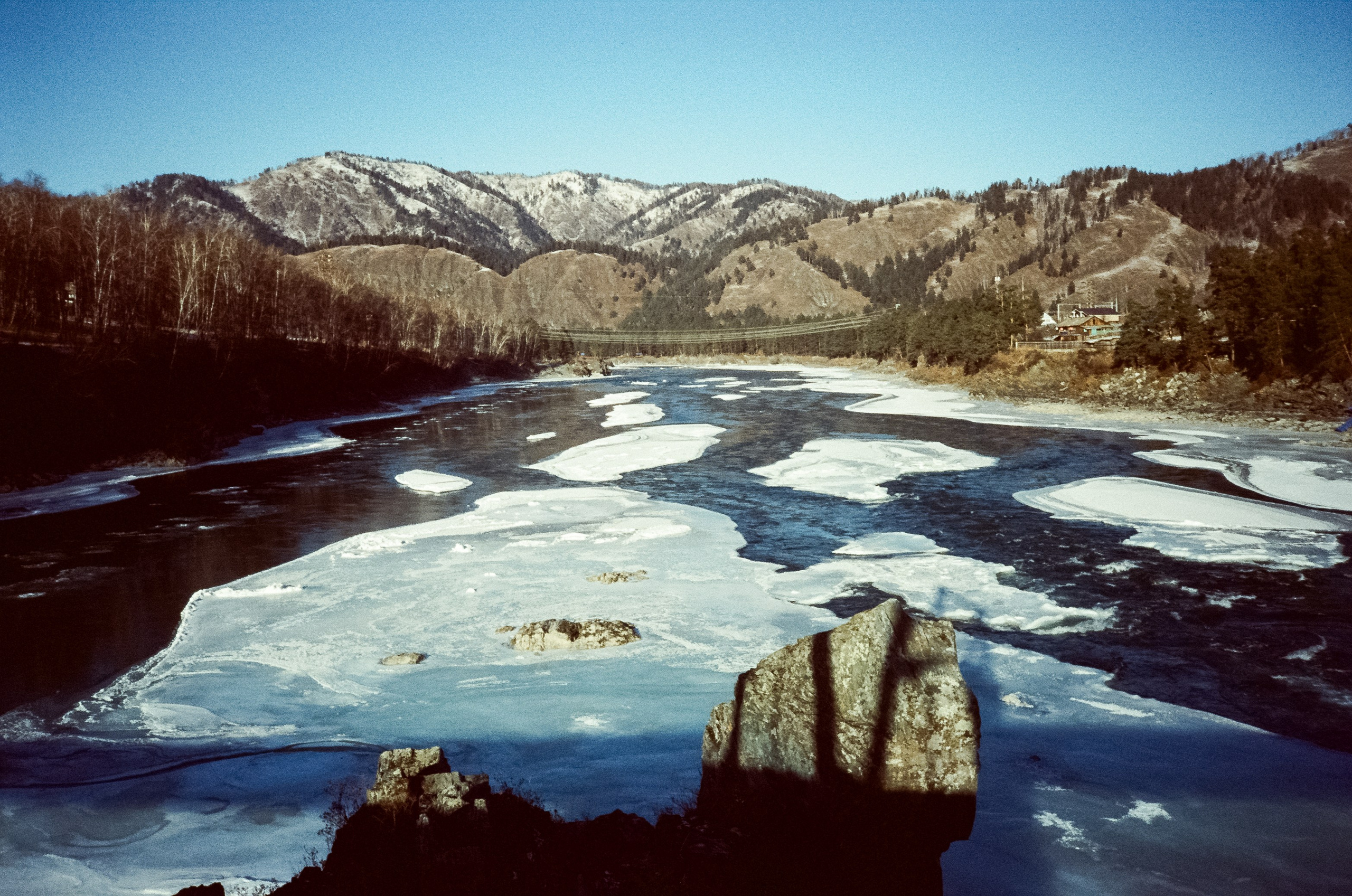 Зубы Дракона и подвесной мост над скалами. Фотограф-документалист Мария Осокина