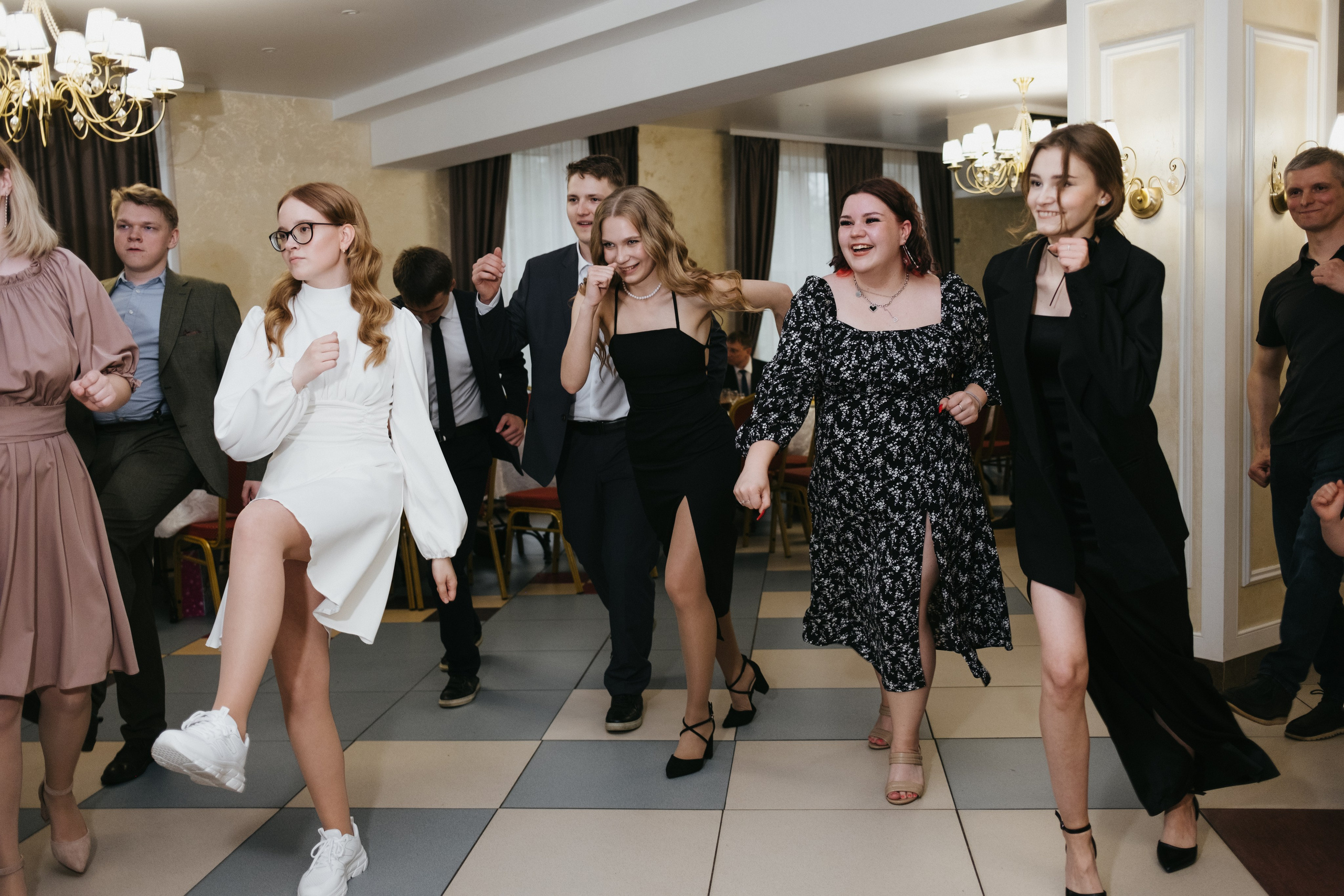 Выпускной 11 класс школы № 30. Свадебный и репортажной фотограф Денис Ожигин в Краснодаре и Краснодарском крае