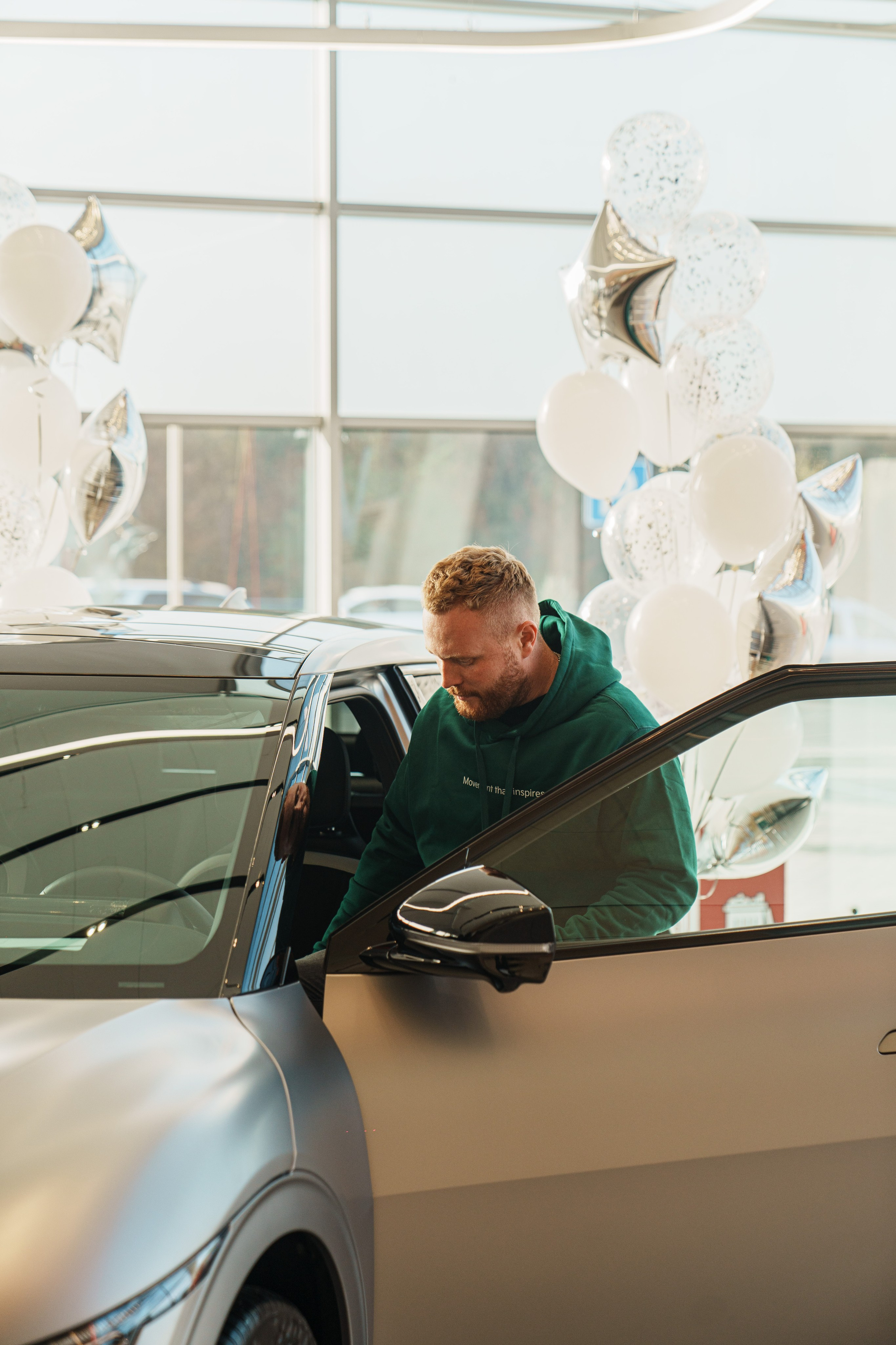 Kia EV6 Вручение Евгений Чебаткову. Фотограф TAULAN_1