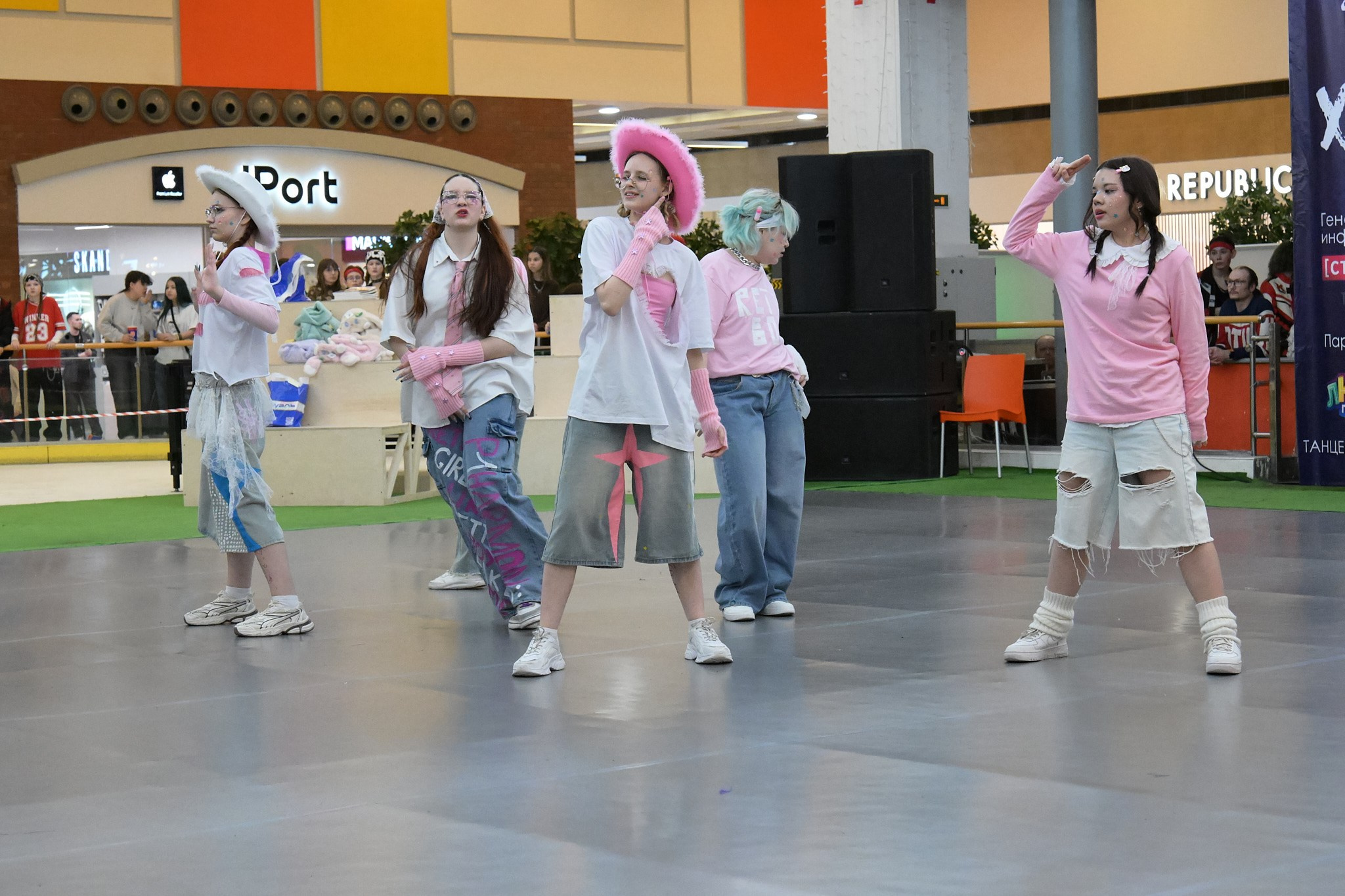 IX Хитовые танцы в ТРЦ «Сургут Сити Молл». Студия по производству фото и видеоконтента «АППЕРТУРА»