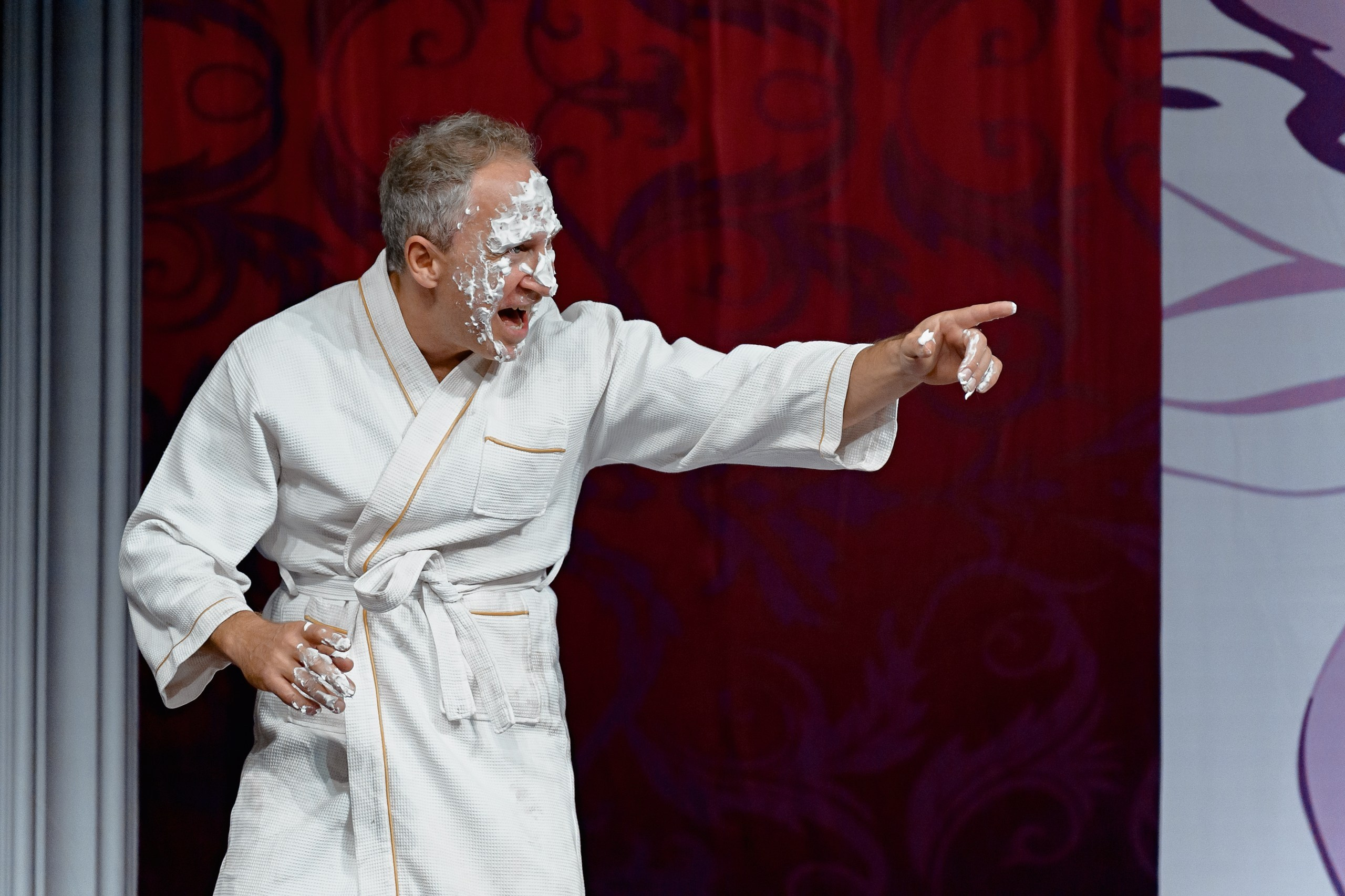 Спектакль «Мужчина с доставкой на дом».  Актёры: Елена Воробей Дмитрий Миллер/Оскар Кучера Михаил Полицеймако/Джемал Тетруашвили Елена Захарова/ Анна Невская / Наталия Власова Режиссёр: Нина Чусова