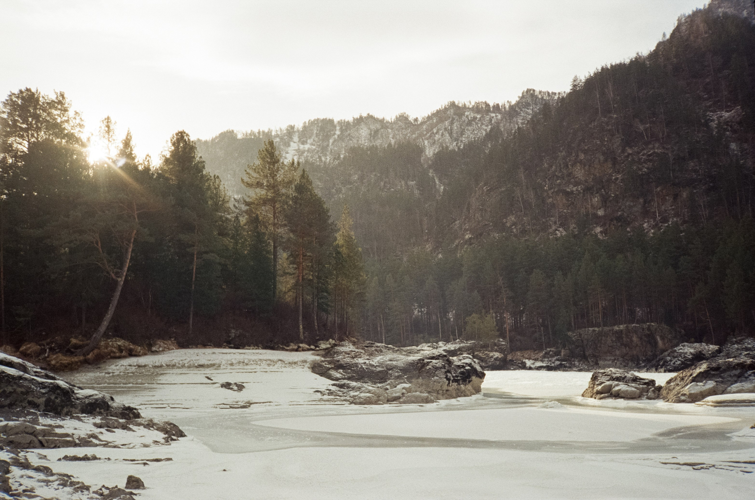 Кедровый остров и база Берель. Яркое солнце, скалы, льды и бурлящий по. Фотограф-документалист Мария Осокина