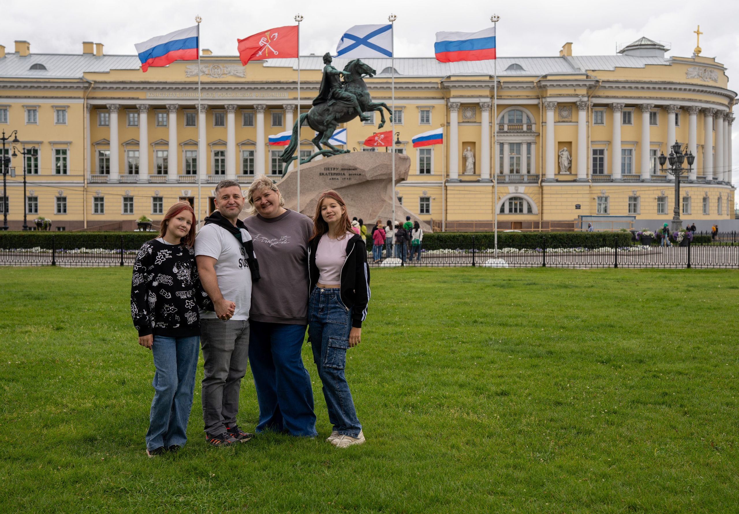 Семейная фотосессия по достопримечательностям Питера. Студийный и портретный фотограф в САНКТ-ПЕТЕРБУРГЕИрина Махаон