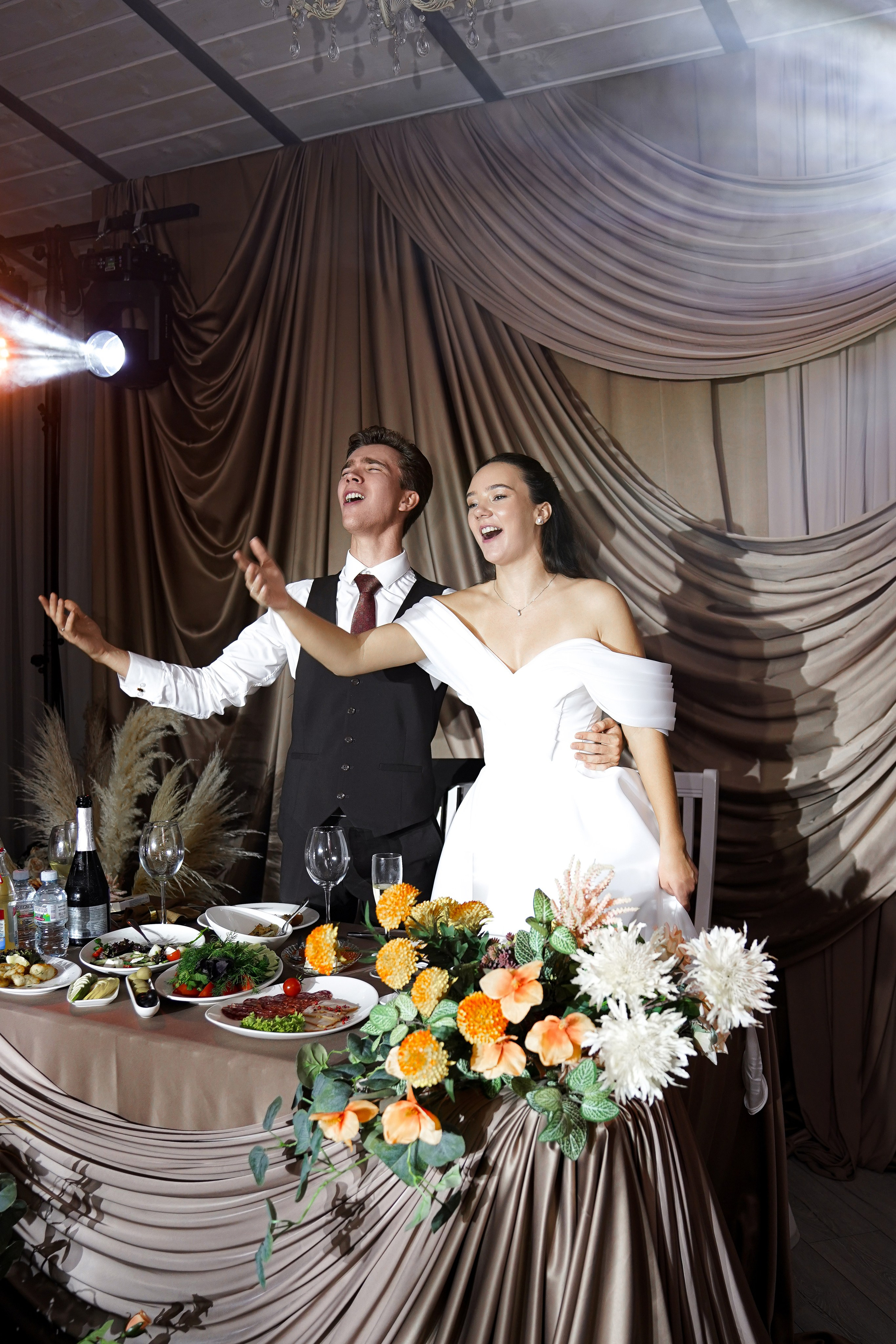 Свадебный банкет в беседке. Свадебный фотограф в Ростове-на-Дону. Таинство Крещения и Венчания, семейные фотосессии. Алёна Чёботова