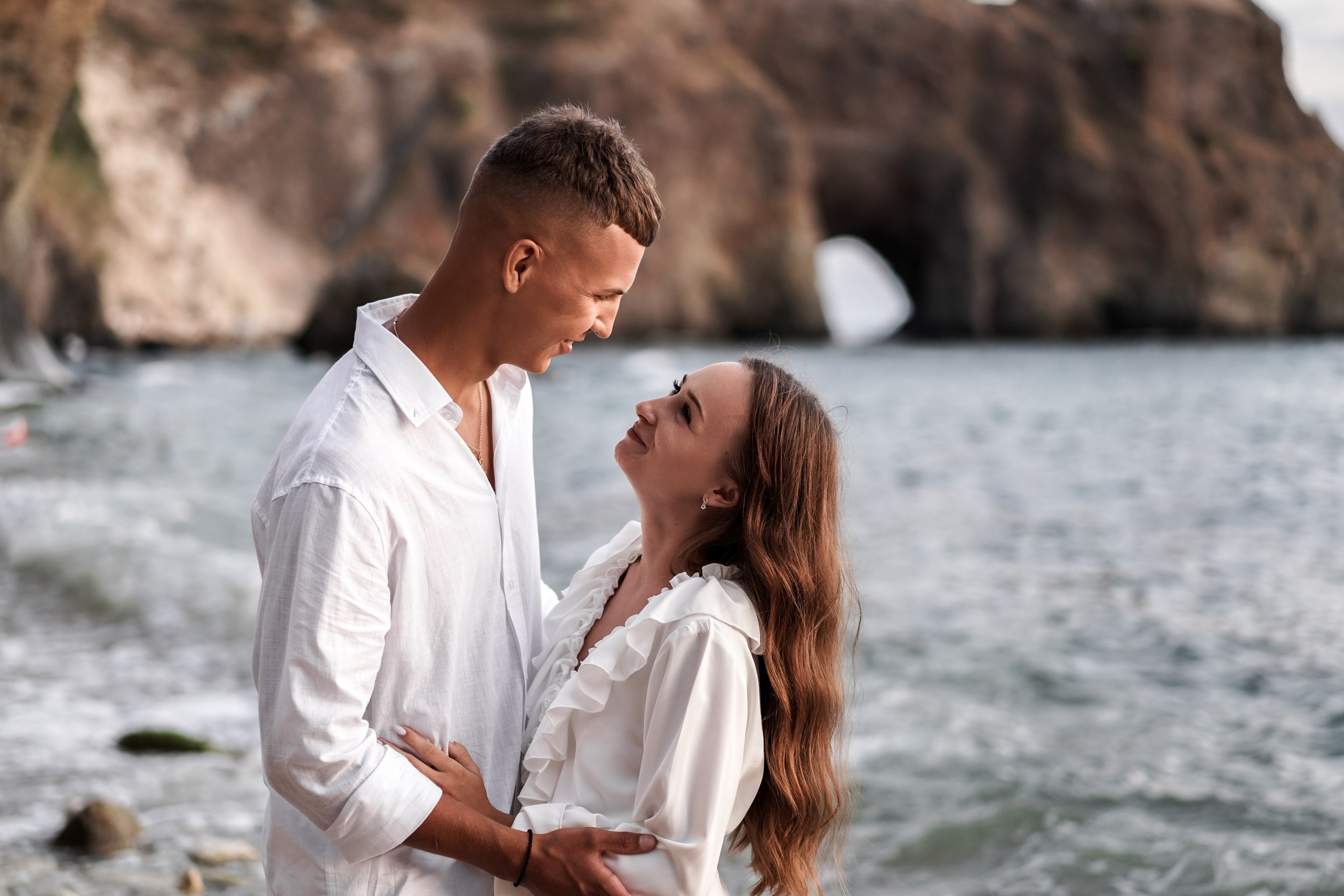 Парная фотосессия на пляже Грот Дианы в Крыму| Фотограф Ростов-на-Дону. Свадебный фотограф в Ростове-на-Дону. Таинство Крещения и Венчания, семейные фотосессии. Алёна Чёботова