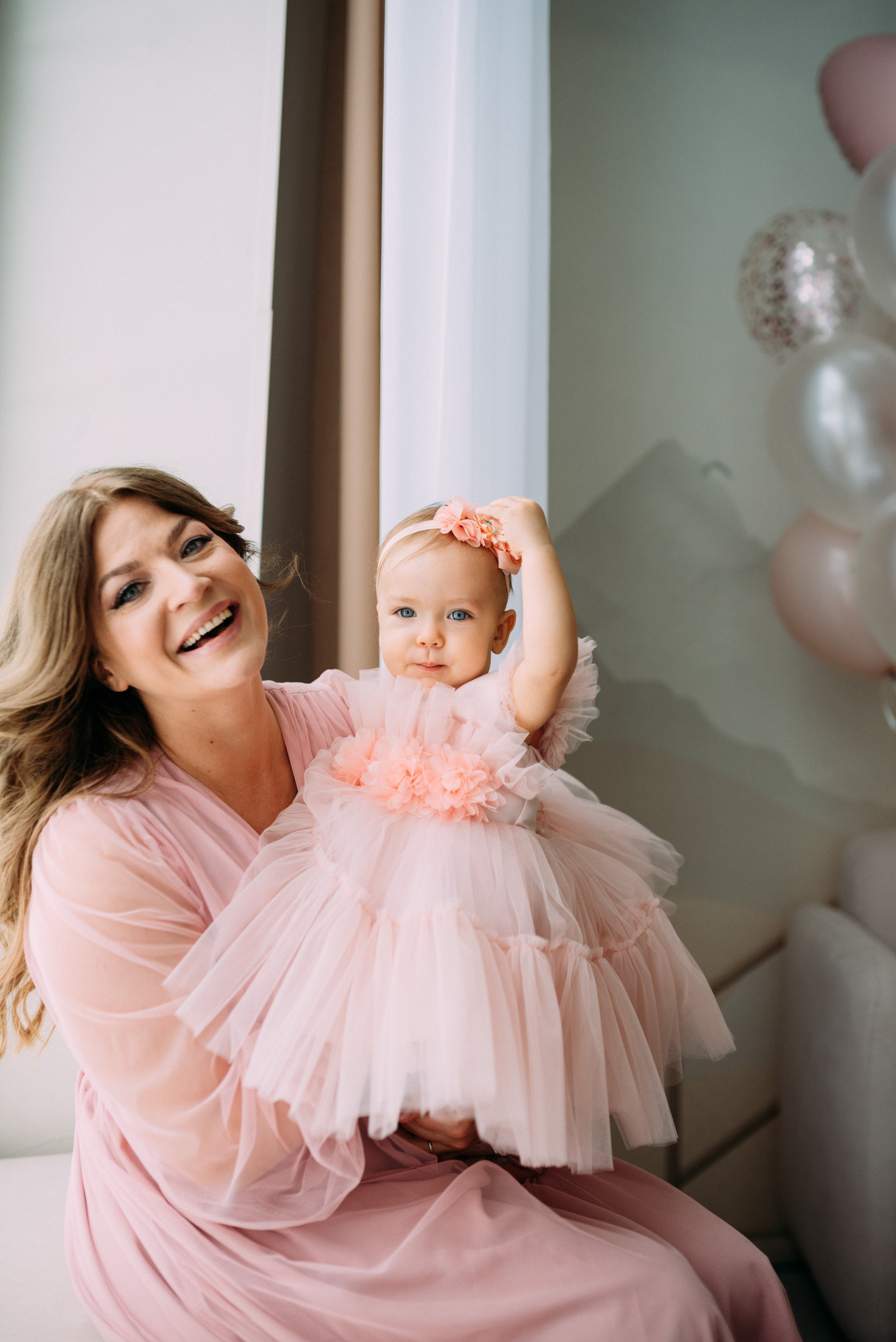 Анна, Мишель, Виктор — годовасие в студии