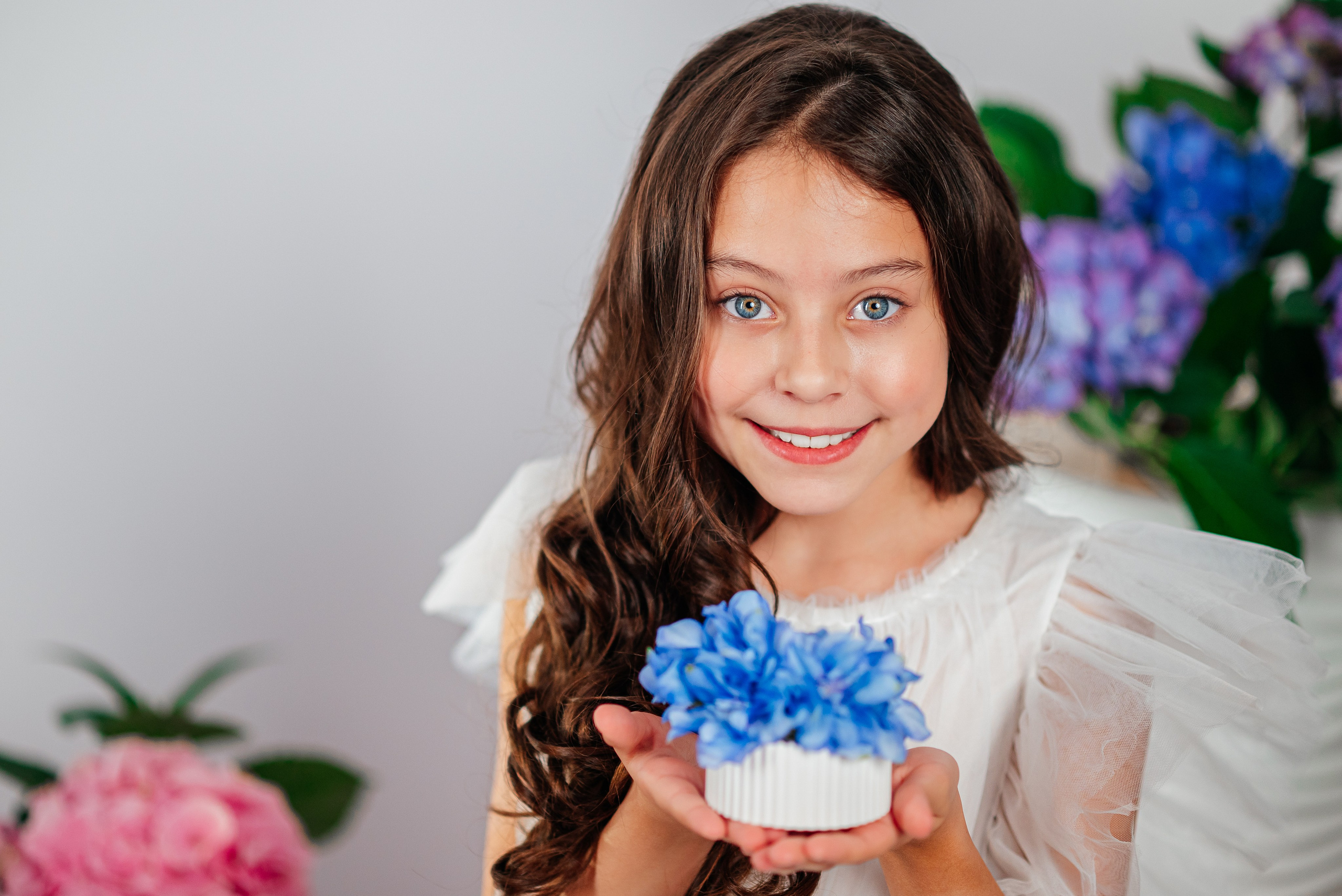 Вероника и гортензии. Семейный фотограф в Краснодаре