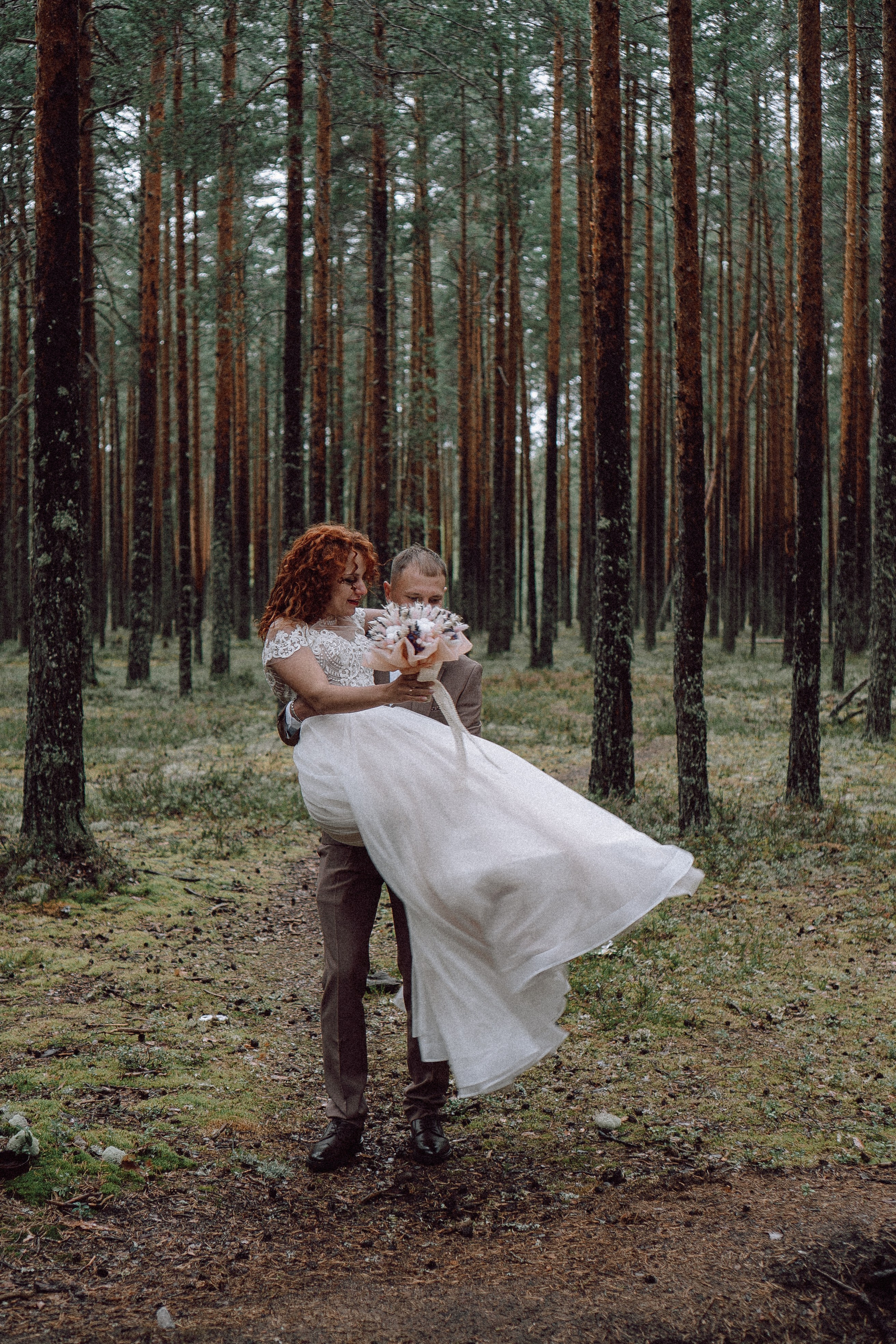 СВАДЕБНАЯ ФОТОСЕССИИЯ ПАРЫ В ГОРОДЕ ПРИОЗЕРСК В СОСНОВОМ ЛЕСУ И С ПИКАПОМ. Профессиональный фотограф, Санкт-Петербург — Виктория Богомолова