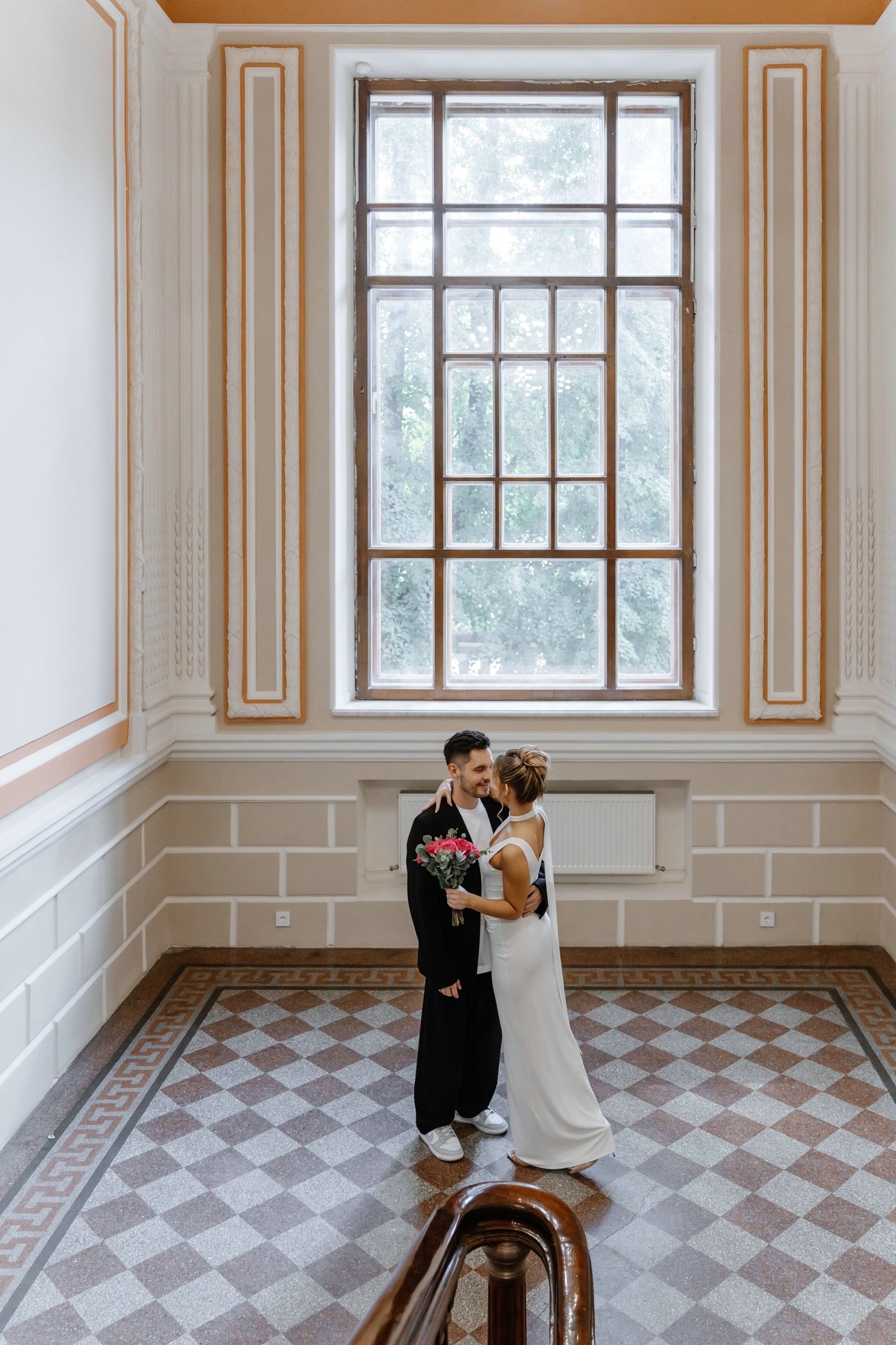 Свадебная фотосессия торжественной регистрации брака в библиотеке искусств имени Боголюбова