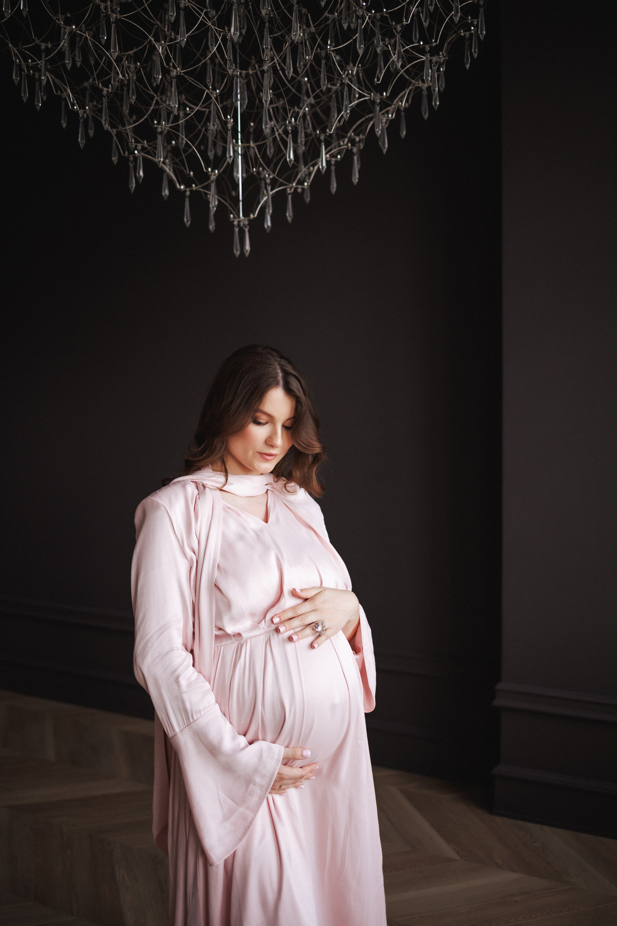 Семейная фотосессия для мамы и дочки в фотостудии «Париж», город Краснодар. Семейный и детский фотограф в Краснодаре Анна Трашкова