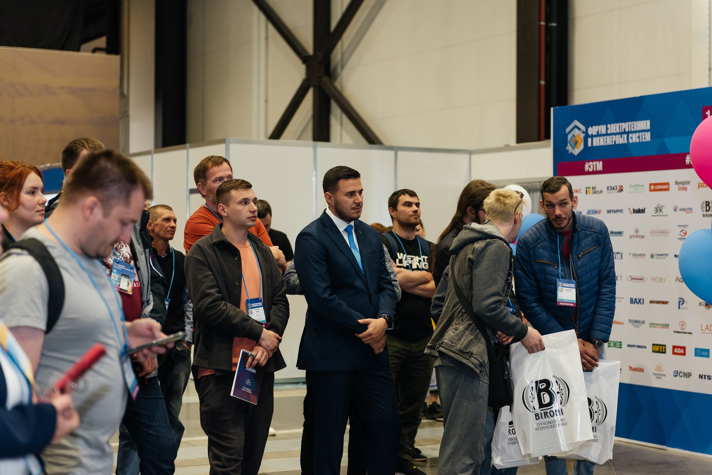 Репортажная съёмка на форуме ЭТМ. Свадебный фотограф в Санкт-Петербурге Венера Ахметова