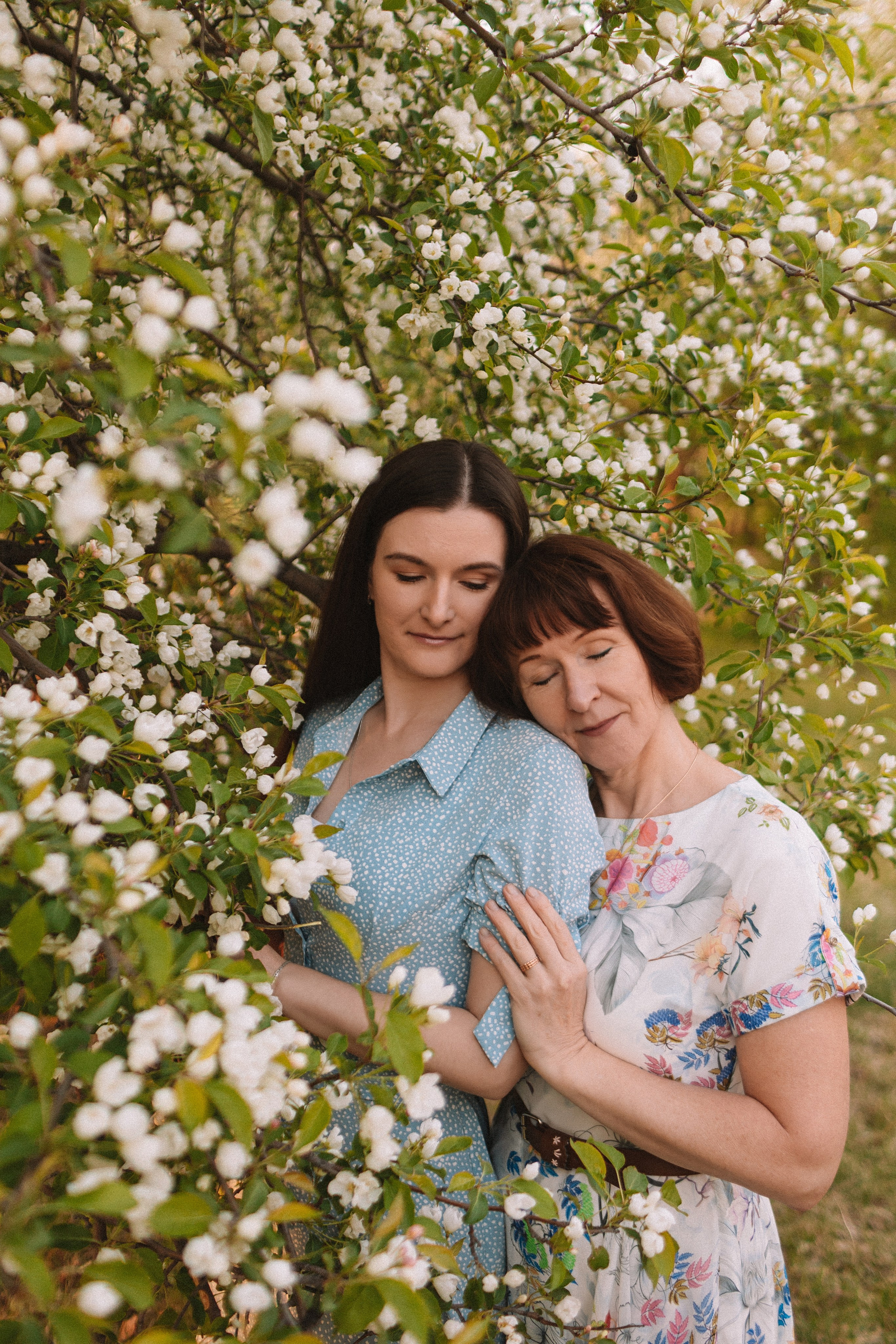 Яблони. Семейный фотограф Тюмень, фотограф на роды Салмина Мария
