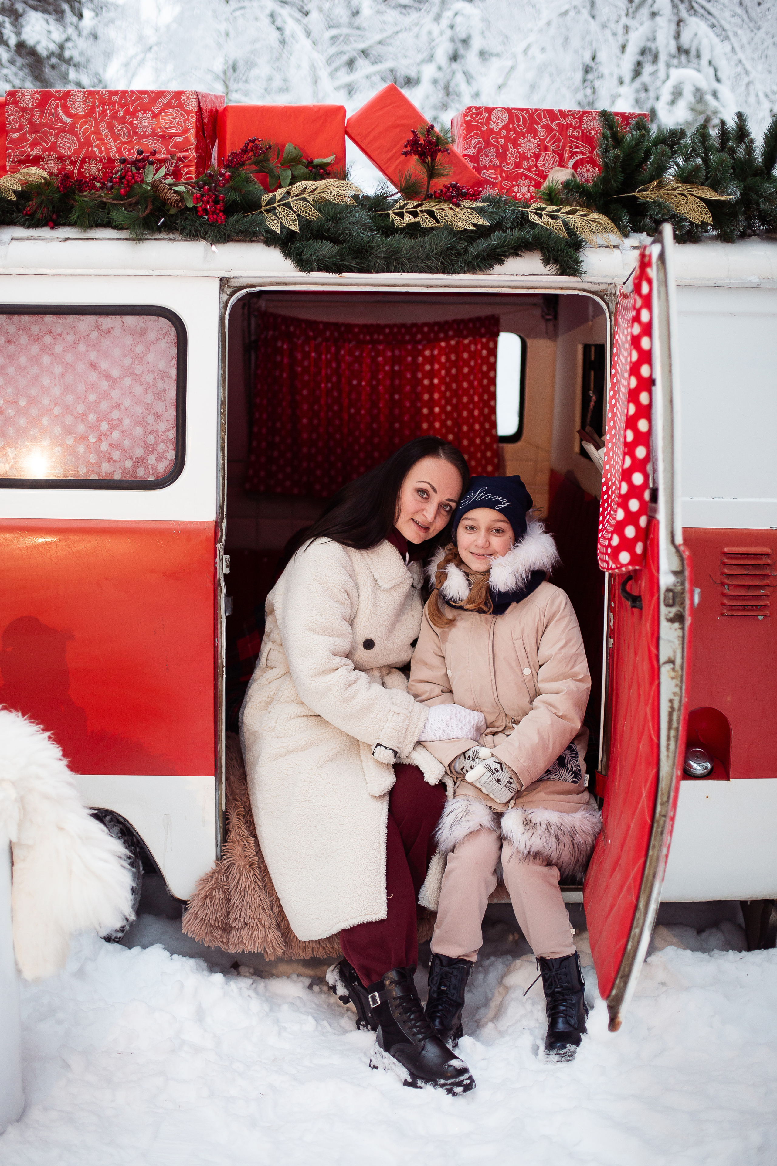 Новогодняя семейная фотосессия «Фургончик». Фотограф Ступино, Коломна, Москва