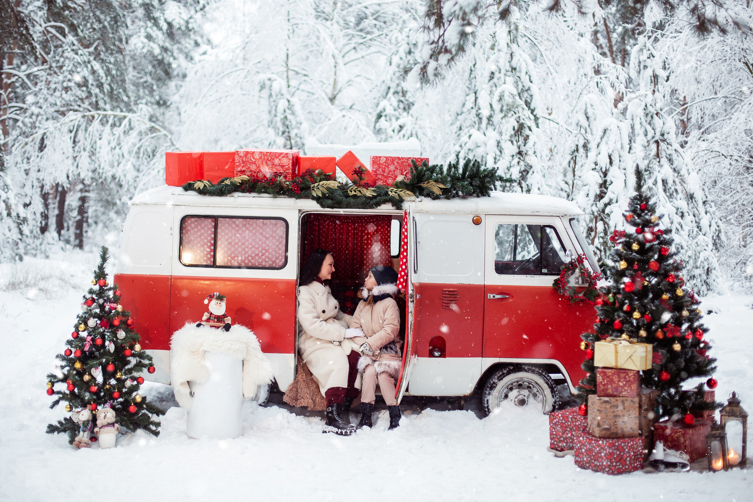 Новогодняя семейная фотосессия «Фургончик». Фотограф Ступино, Коломна, Москва