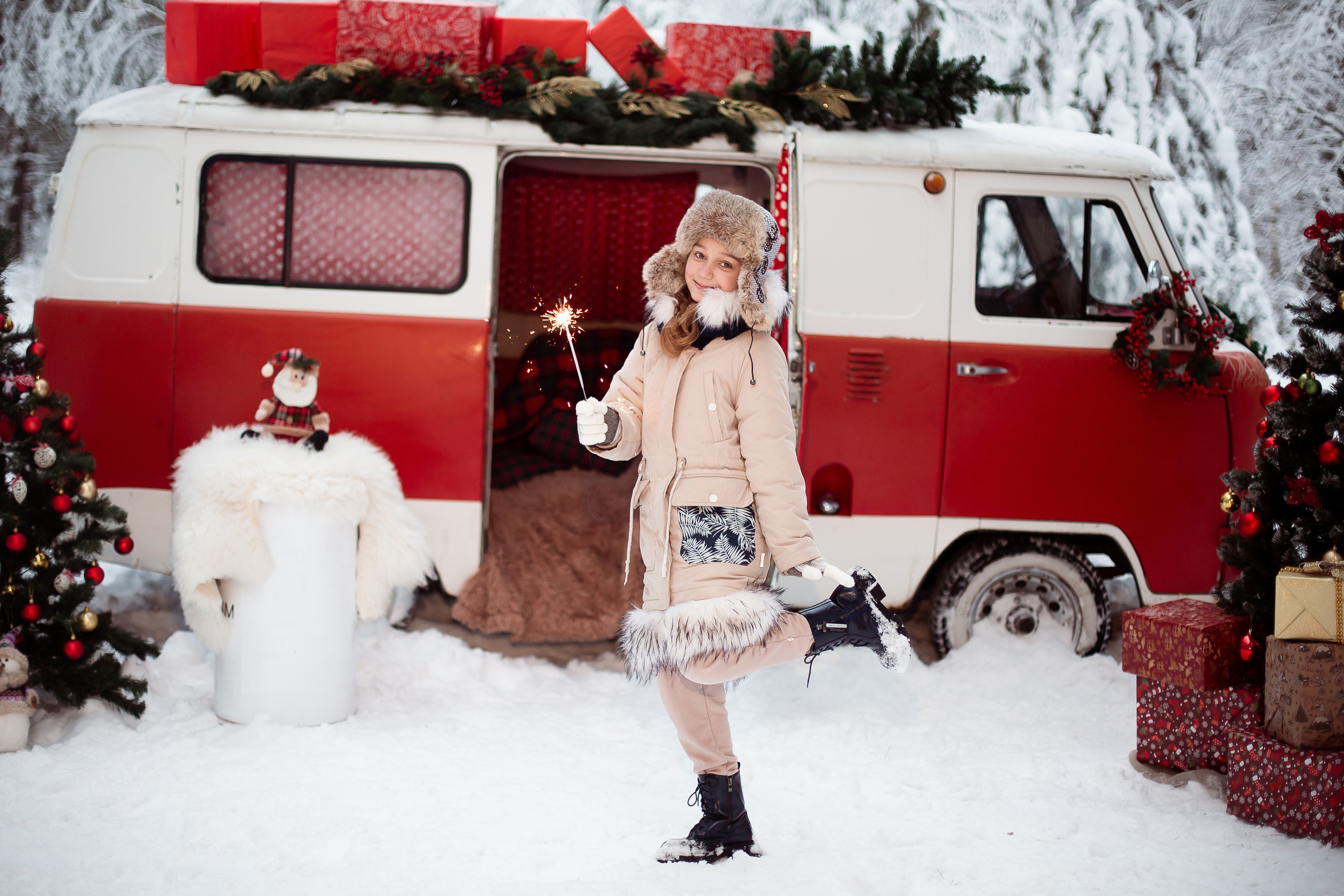 Новогодняя семейная фотосессия «Фургончик». Фотограф Ступино, Коломна, Москва