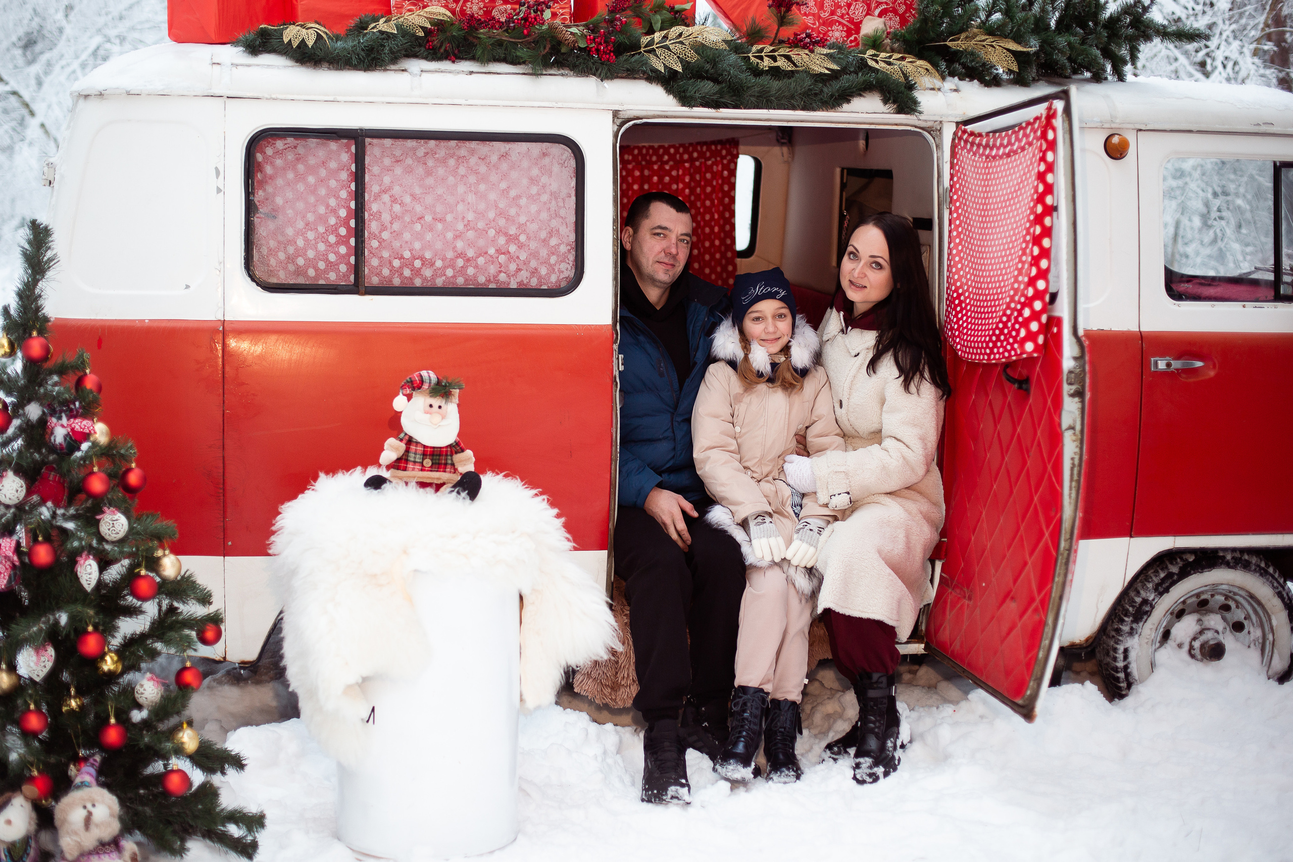 Новогодняя семейная фотосессия «Фургончик». Фотограф Ступино, Коломна, Москва