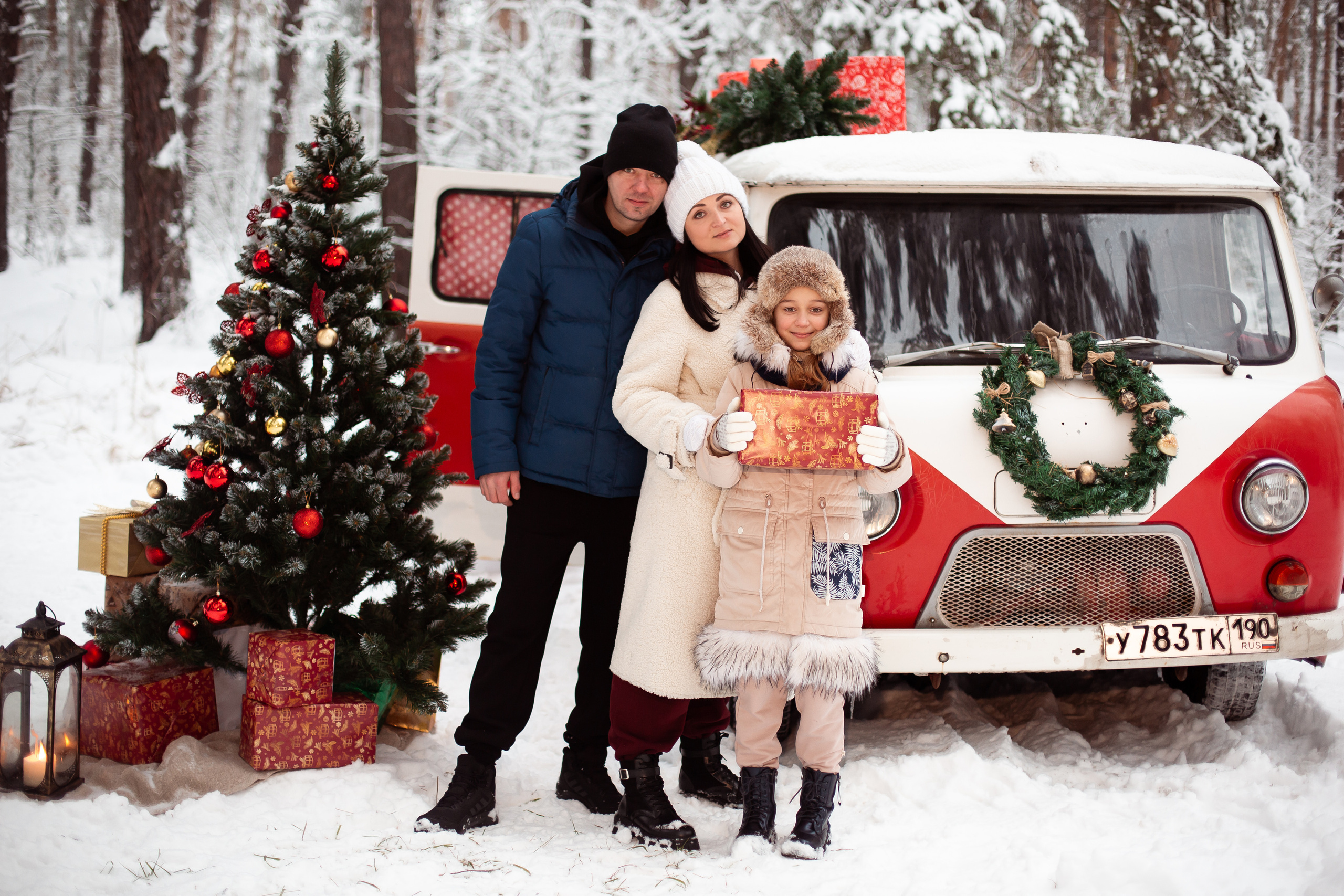 Новогодняя семейная фотосессия «Фургончик». Фотограф Ступино, Коломна, Москва