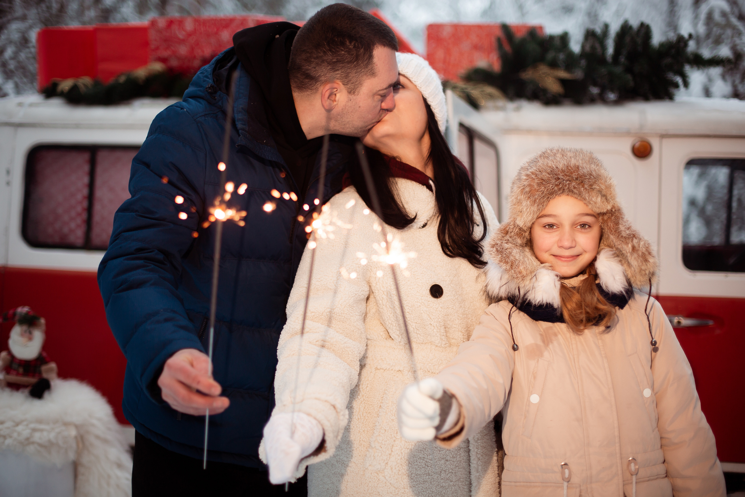 Новогодняя семейная фотосессия «Фургончик». Фотограф Ступино, Коломна, Москва