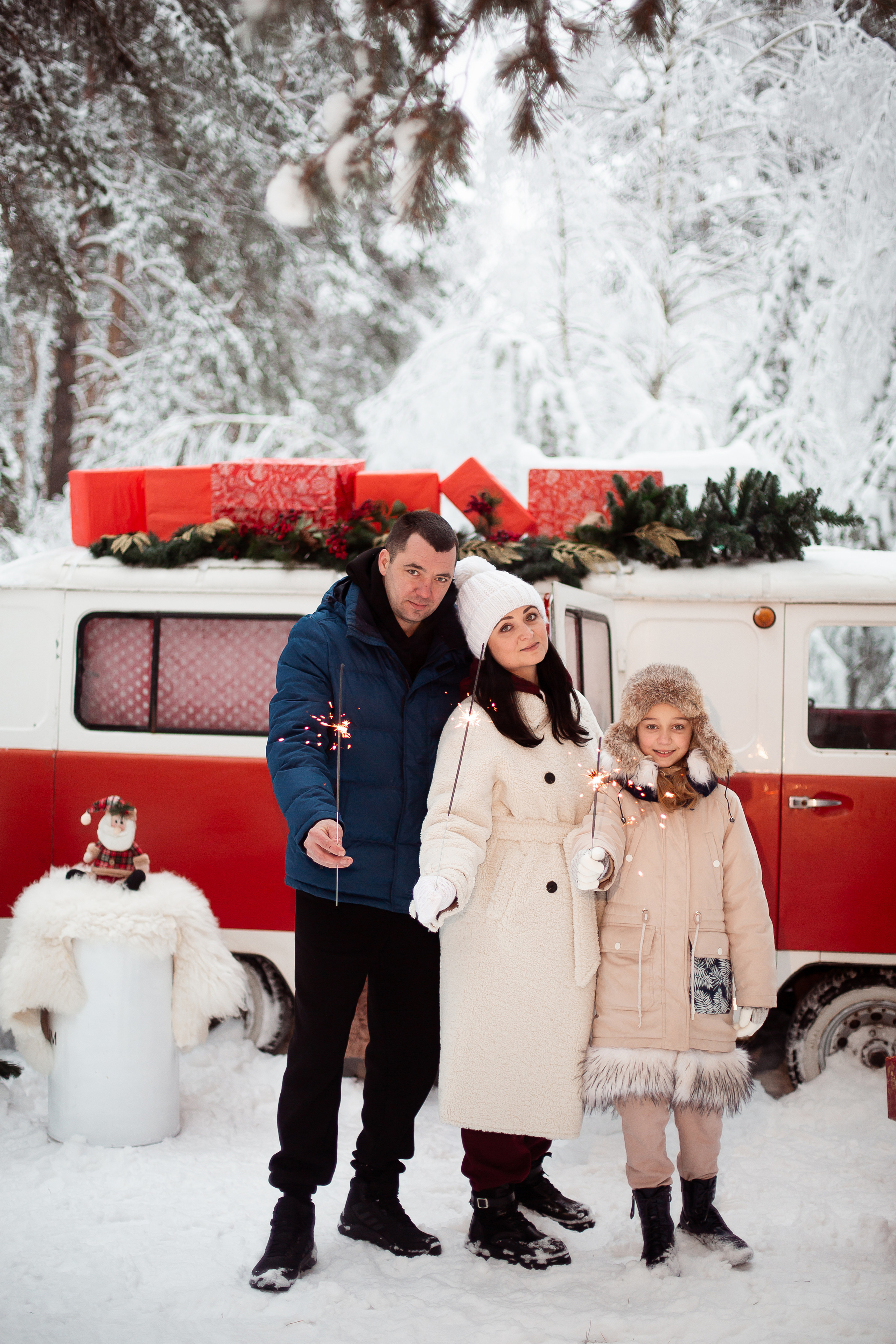 Новогодняя семейная фотосессия «Фургончик». Фотограф Ступино, Коломна, Москва