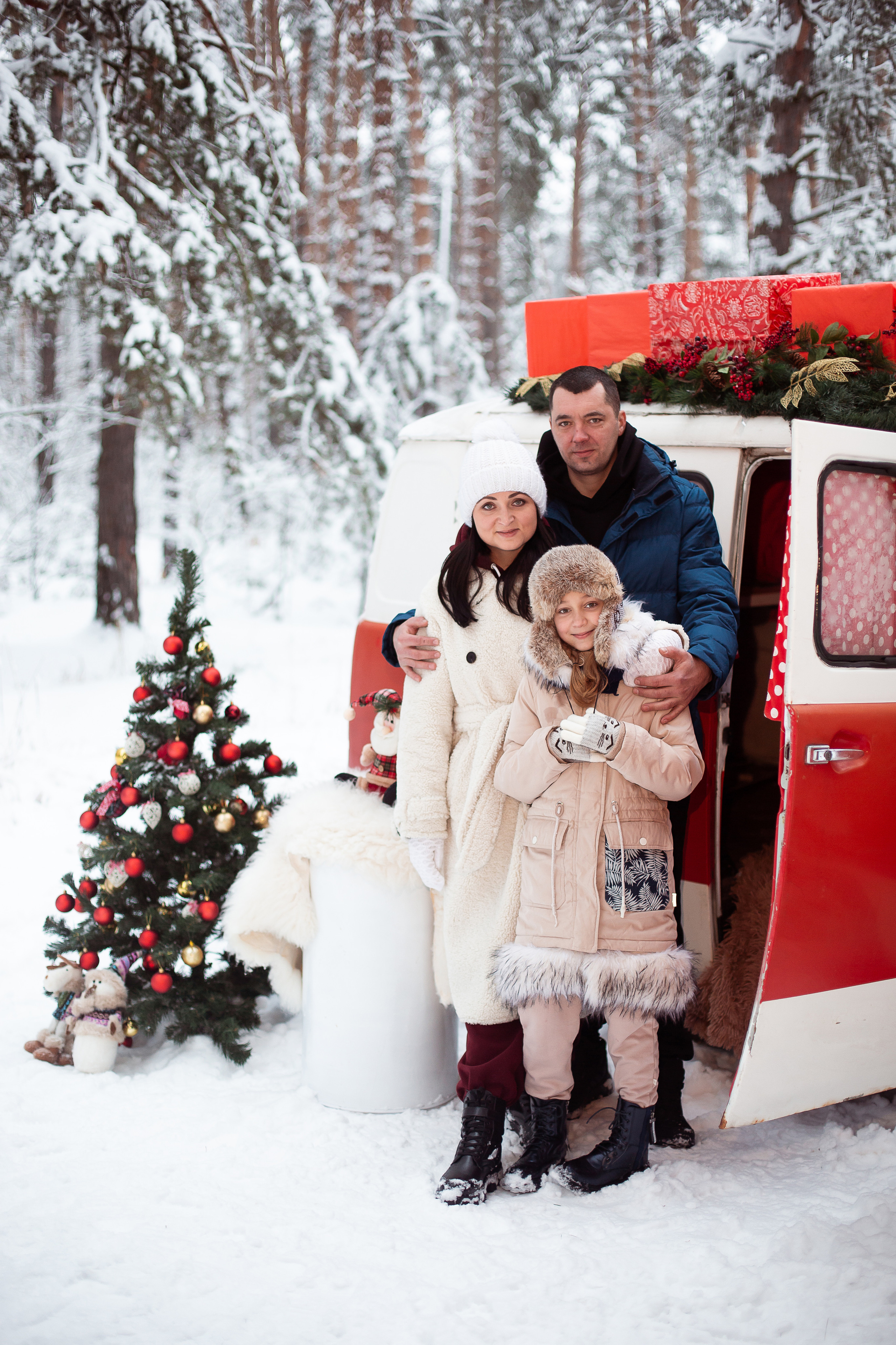 Новогодняя семейная фотосессия «Фургончик». Фотограф Ступино, Коломна, Москва
