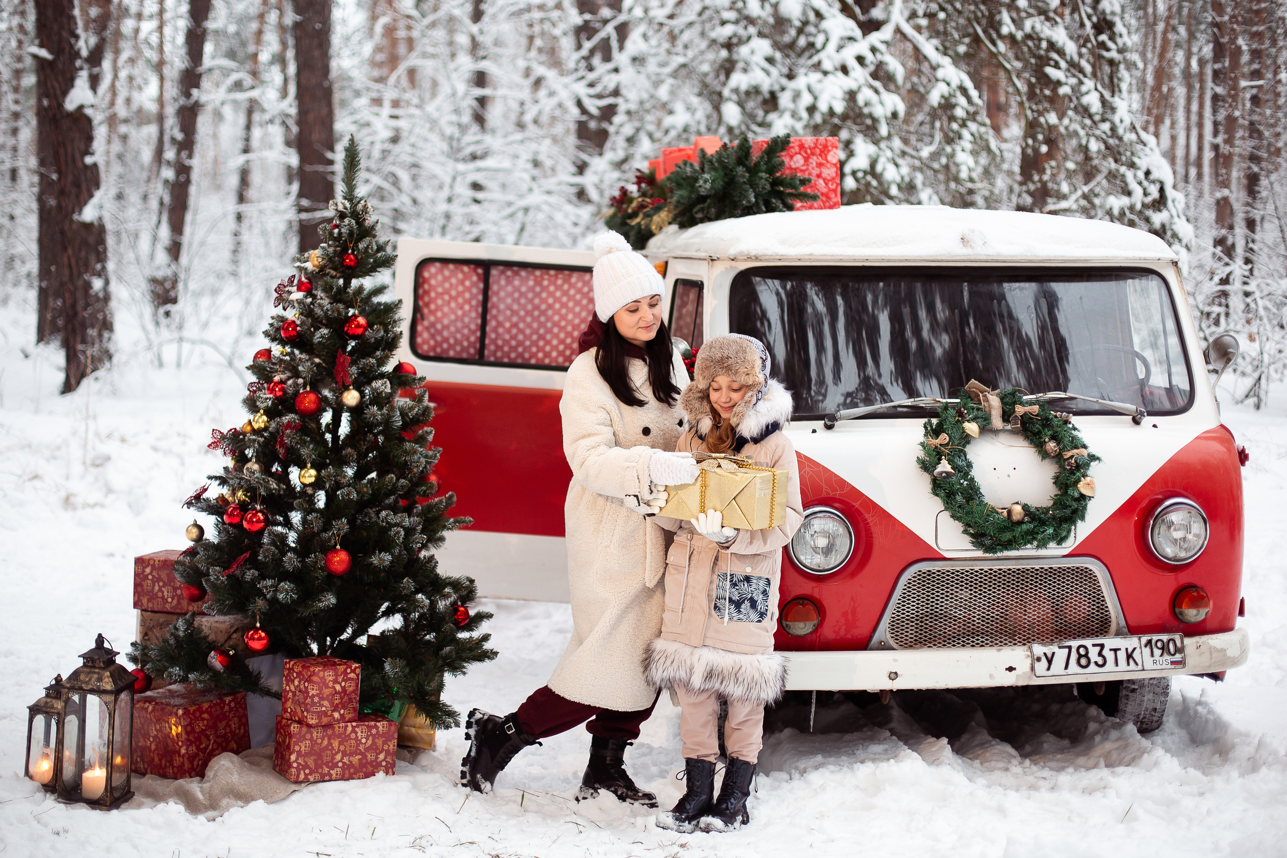 Новогодняя семейная фотосессия «Фургончик». Фотограф Ступино, Коломна, Москва