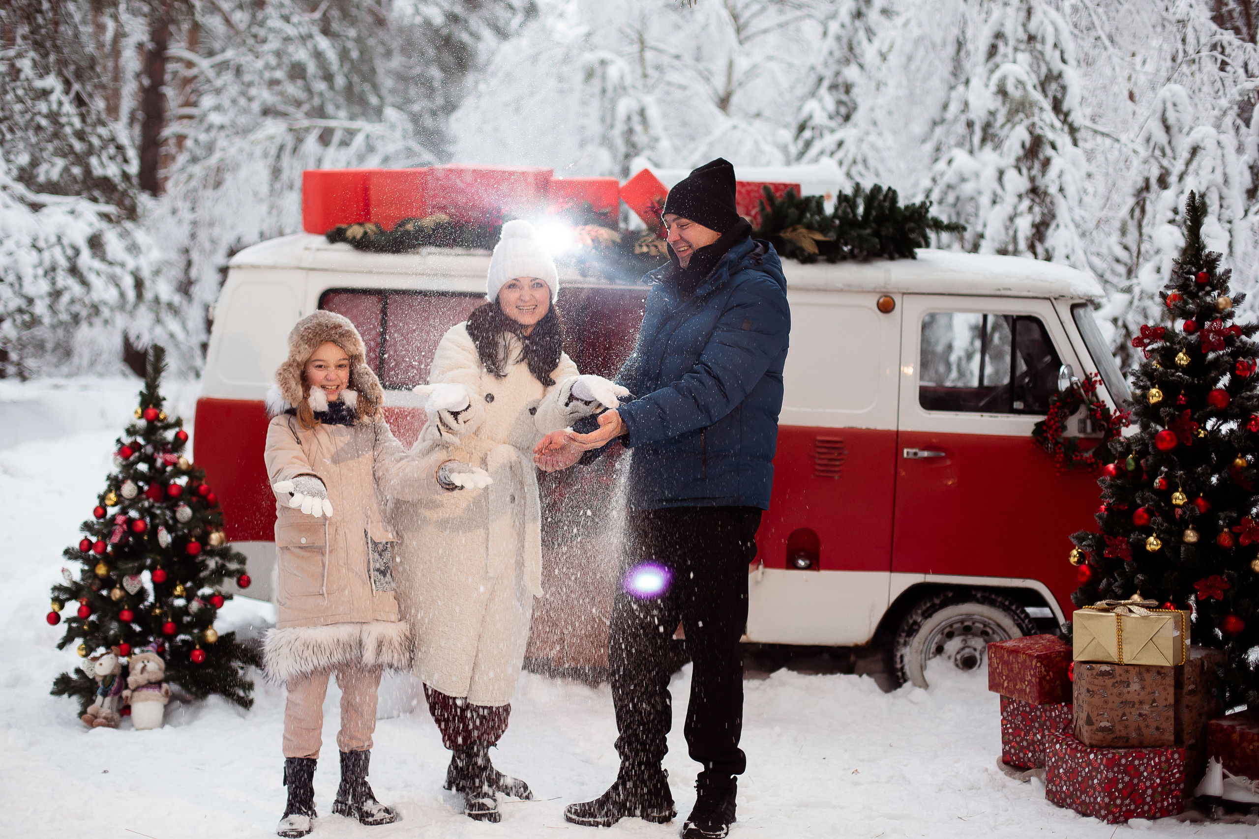Новогодняя семейная фотосессия «Фургончик». Фотограф Ступино, Коломна, Москва