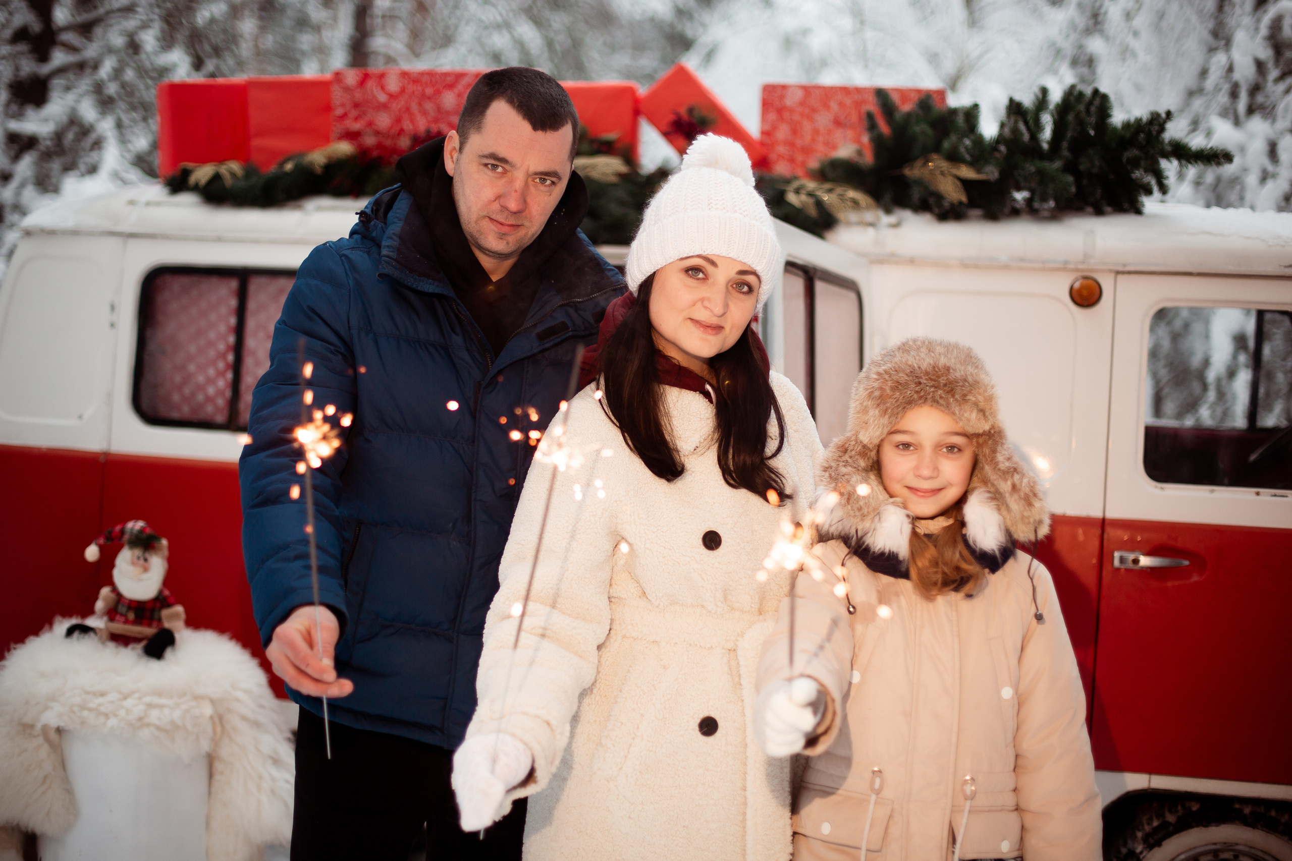 Новогодняя семейная фотосессия «Фургончик». Фотограф Ступино, Коломна, Москва