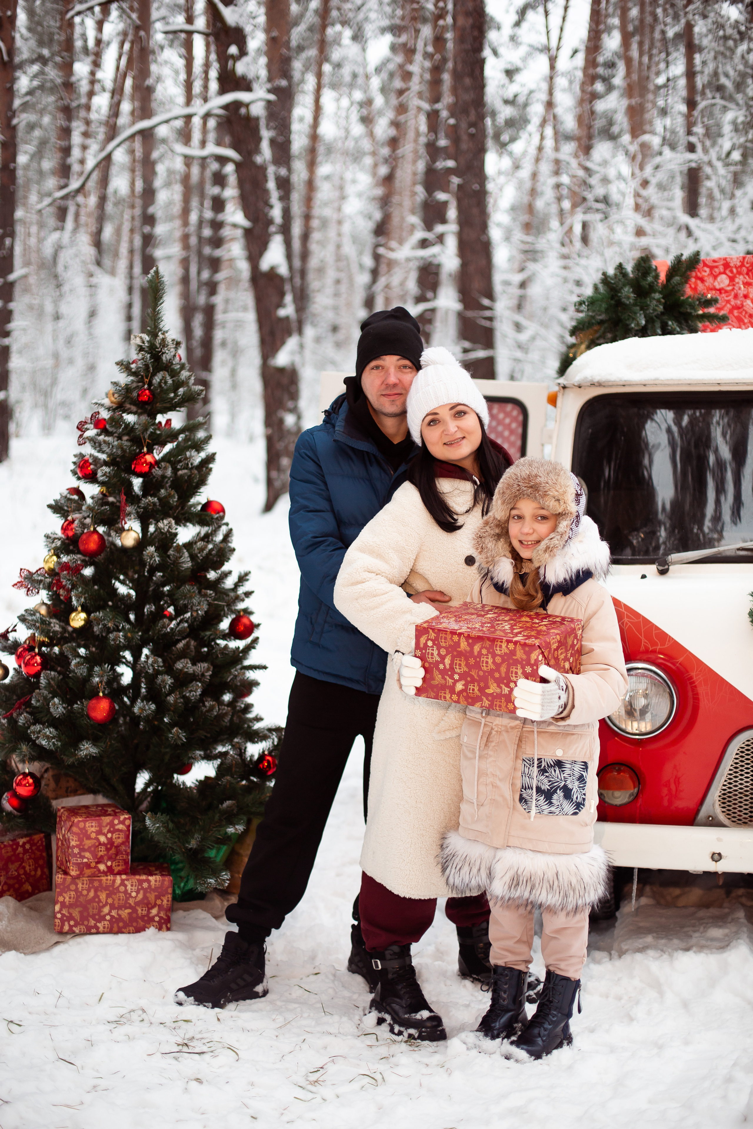 Новогодняя семейная фотосессия «Фургончик». Фотограф Ступино, Коломна, Москва