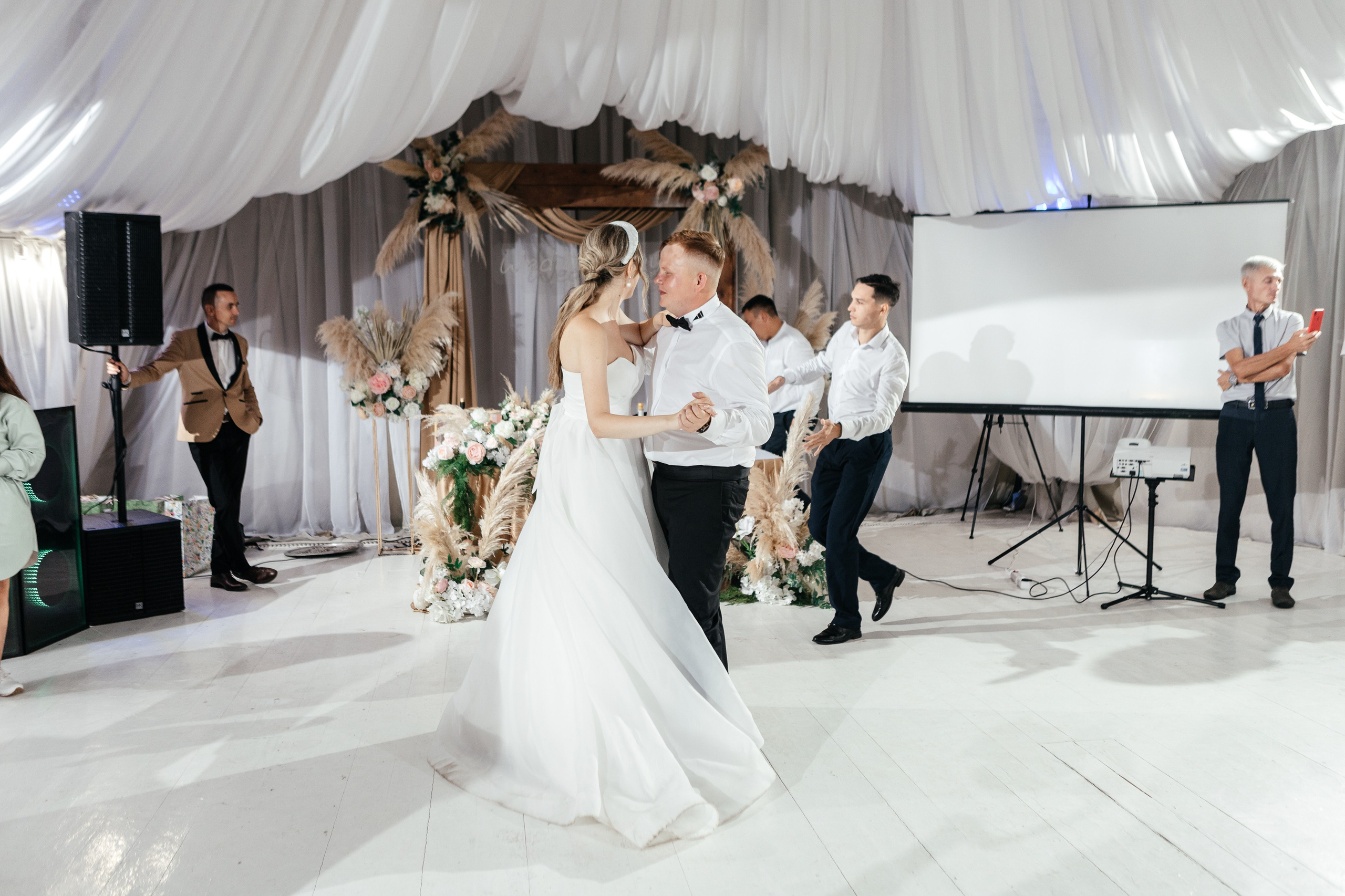 Свадебный фотограф Уфа — Руслан ГабдлисламовЖивые эмоции, красивые кадры, воспоминания на всю жизнь.Работаю по всей Республике Башкортоста. Свадебный фотограф Уфа Руслан Габдлисламов