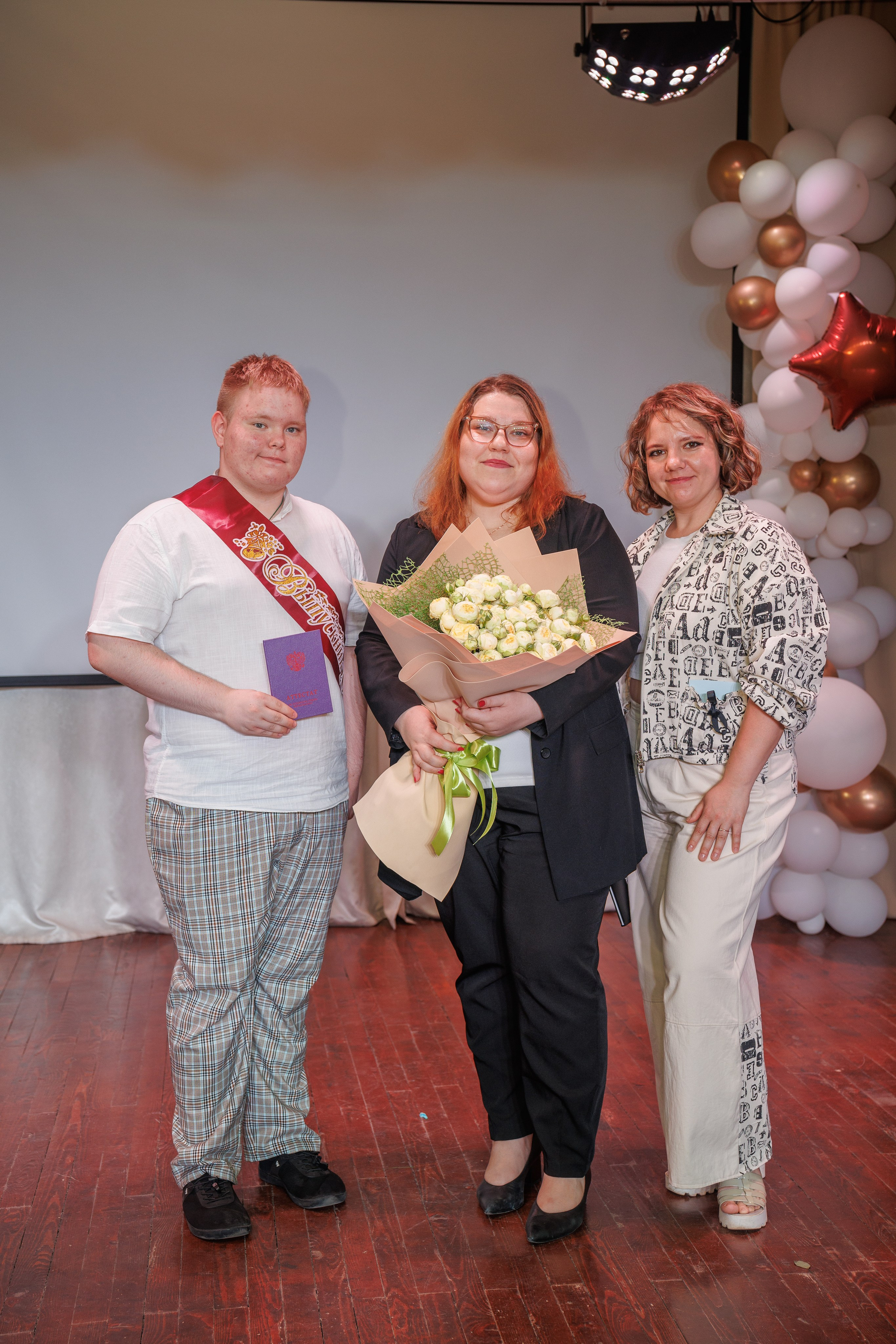 Вручение аттестатов. Свадебный и семейный фотограф в Новосибирске Ирина Дорошкова