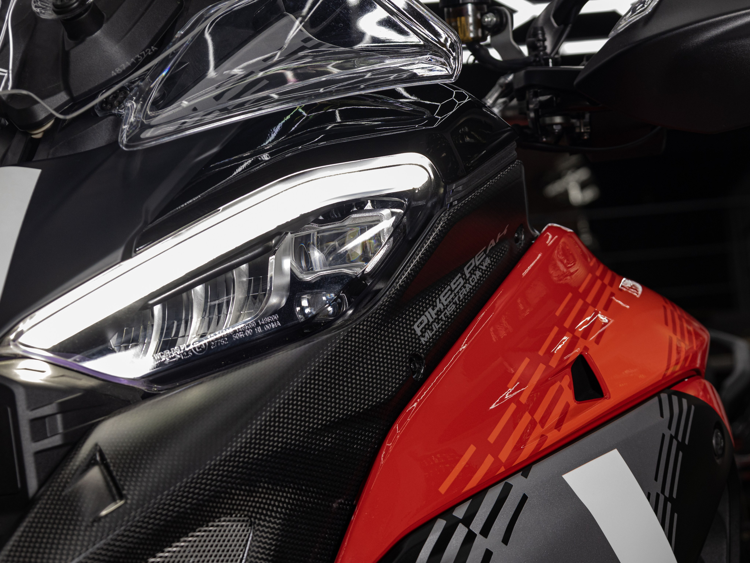 Фотосессия с мотоциклами и автомобилями. Предметный фотограф в Москве и Московской области