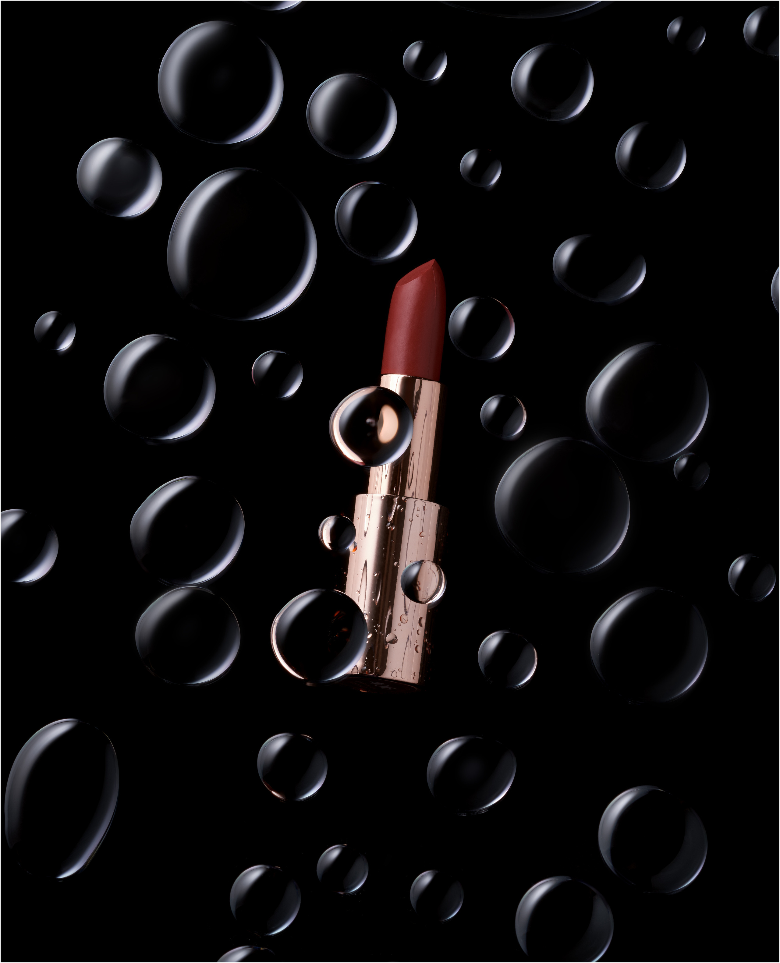 помада и огромные капли воды