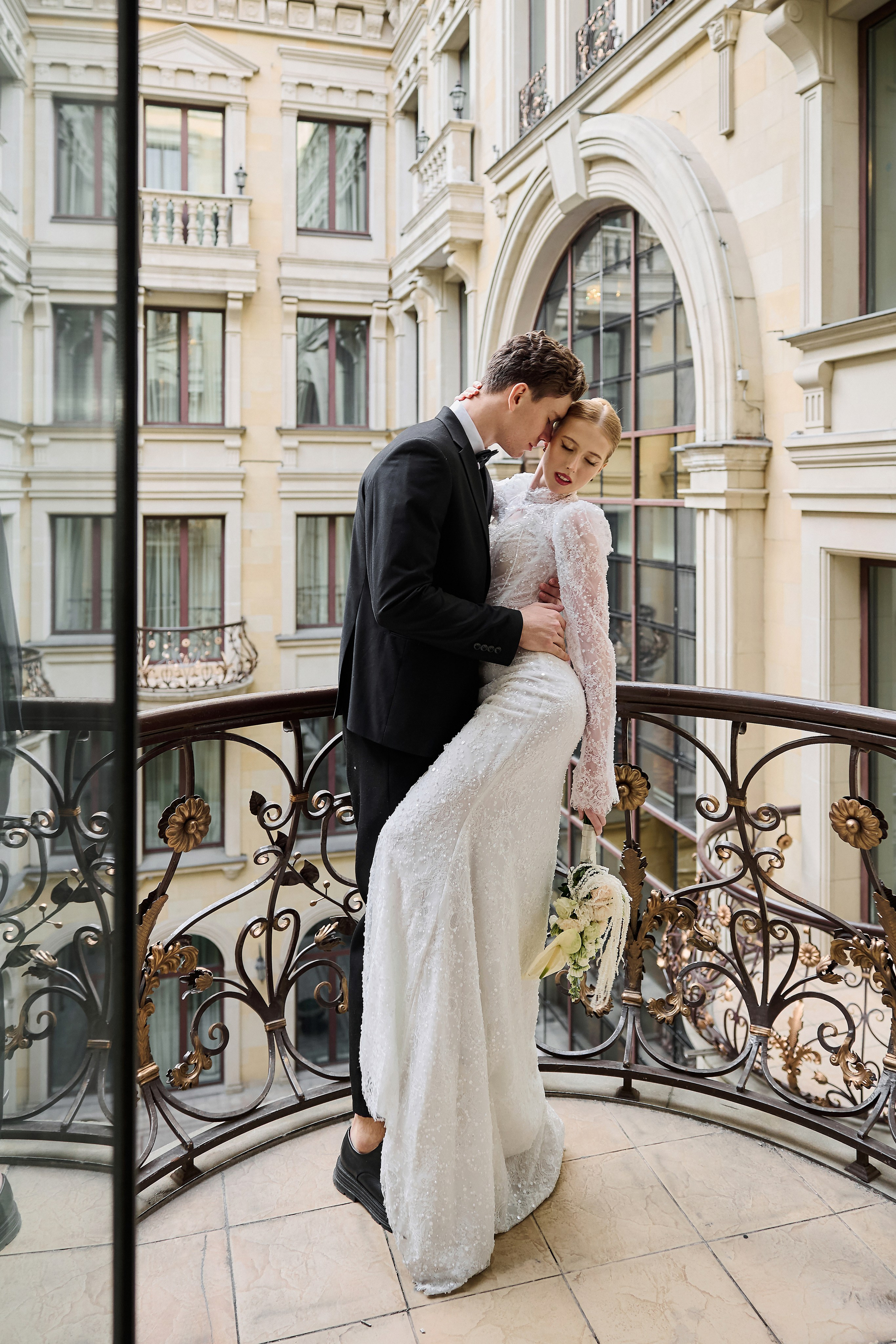 Вадим и Алина. Сборы в отеле St Regis. Свадебный фотограф в Москве и Подмосковье