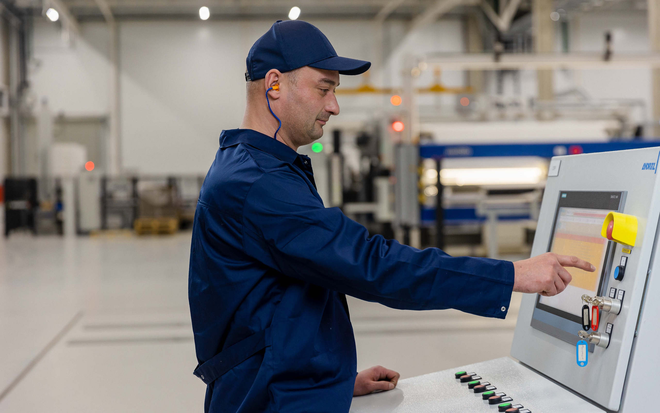 Сотрудники завода Naturell. Главная