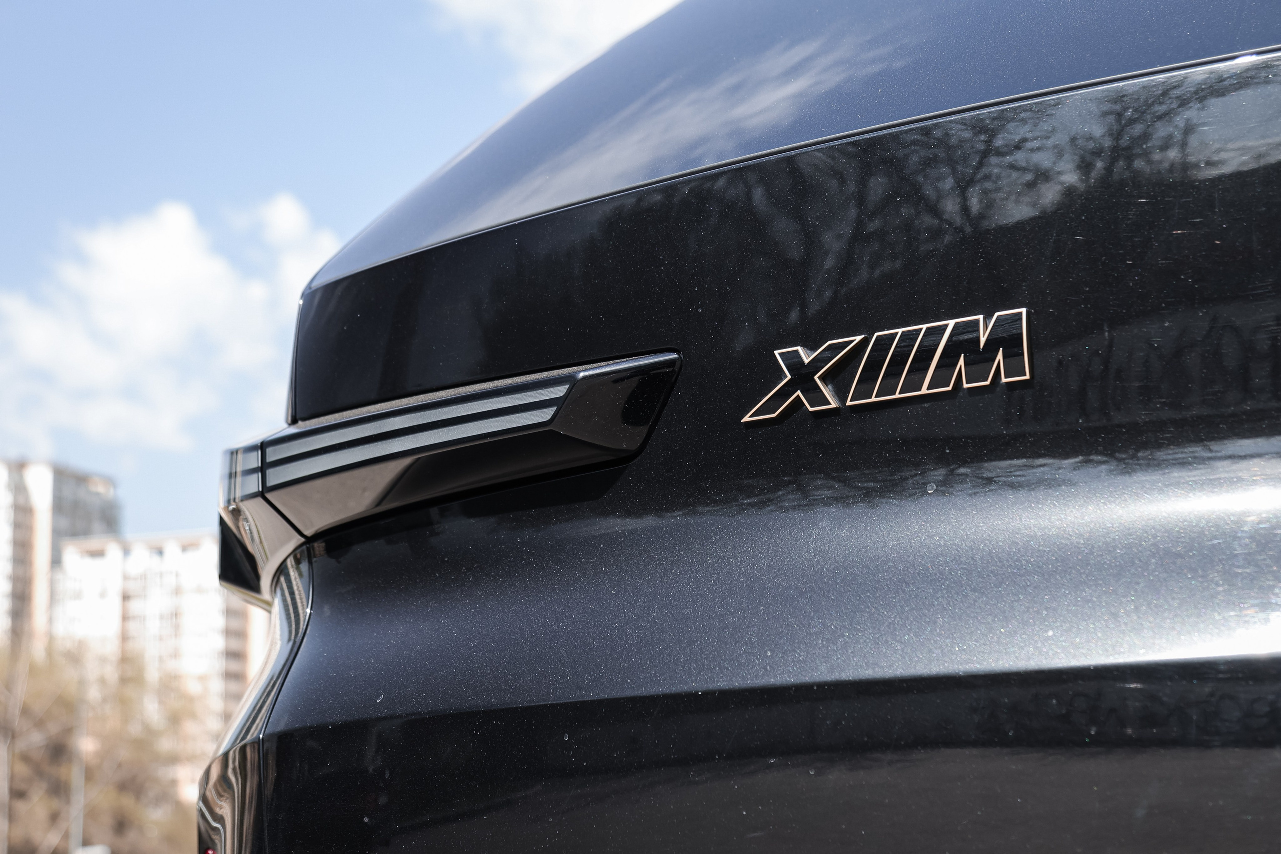 2024 BMW XM. Mixturecaptures