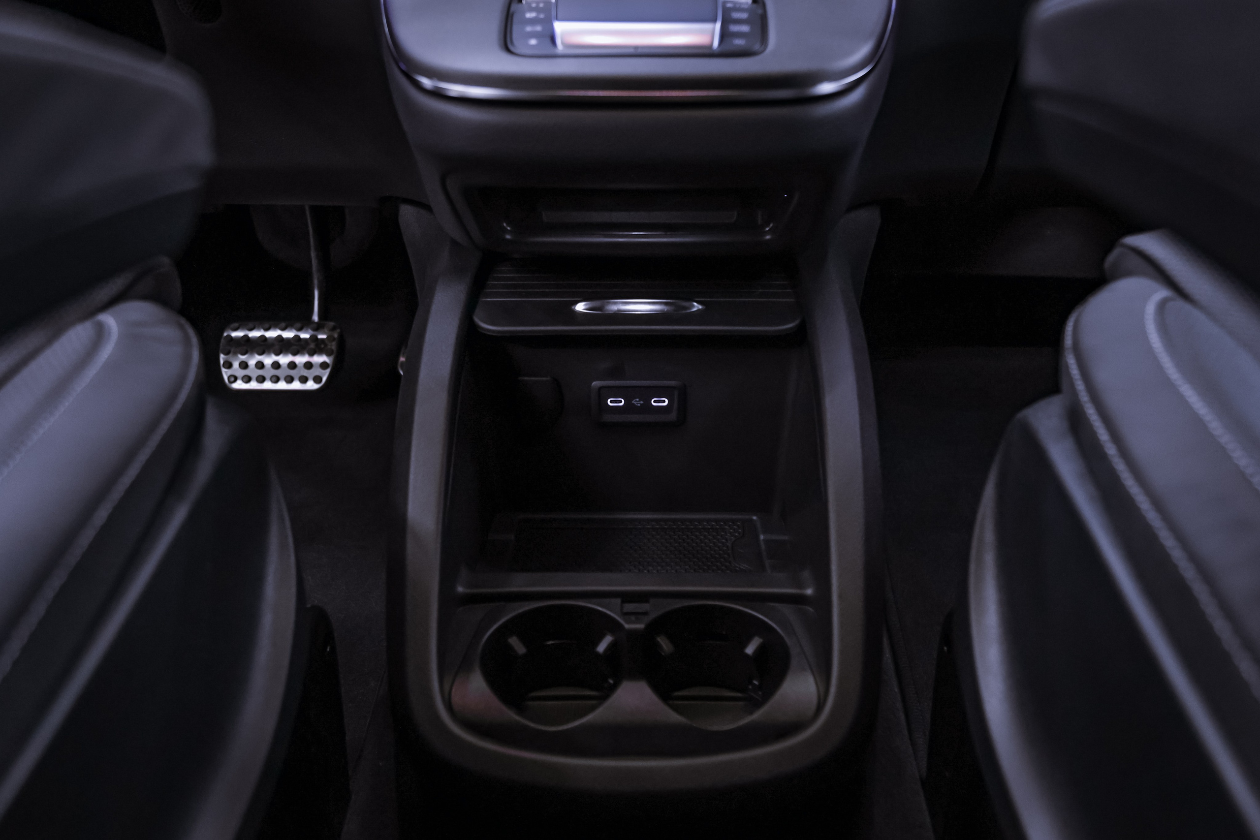 2024 MERCEDES BENZ V 300 d 4MATIC. Mixturecaptures