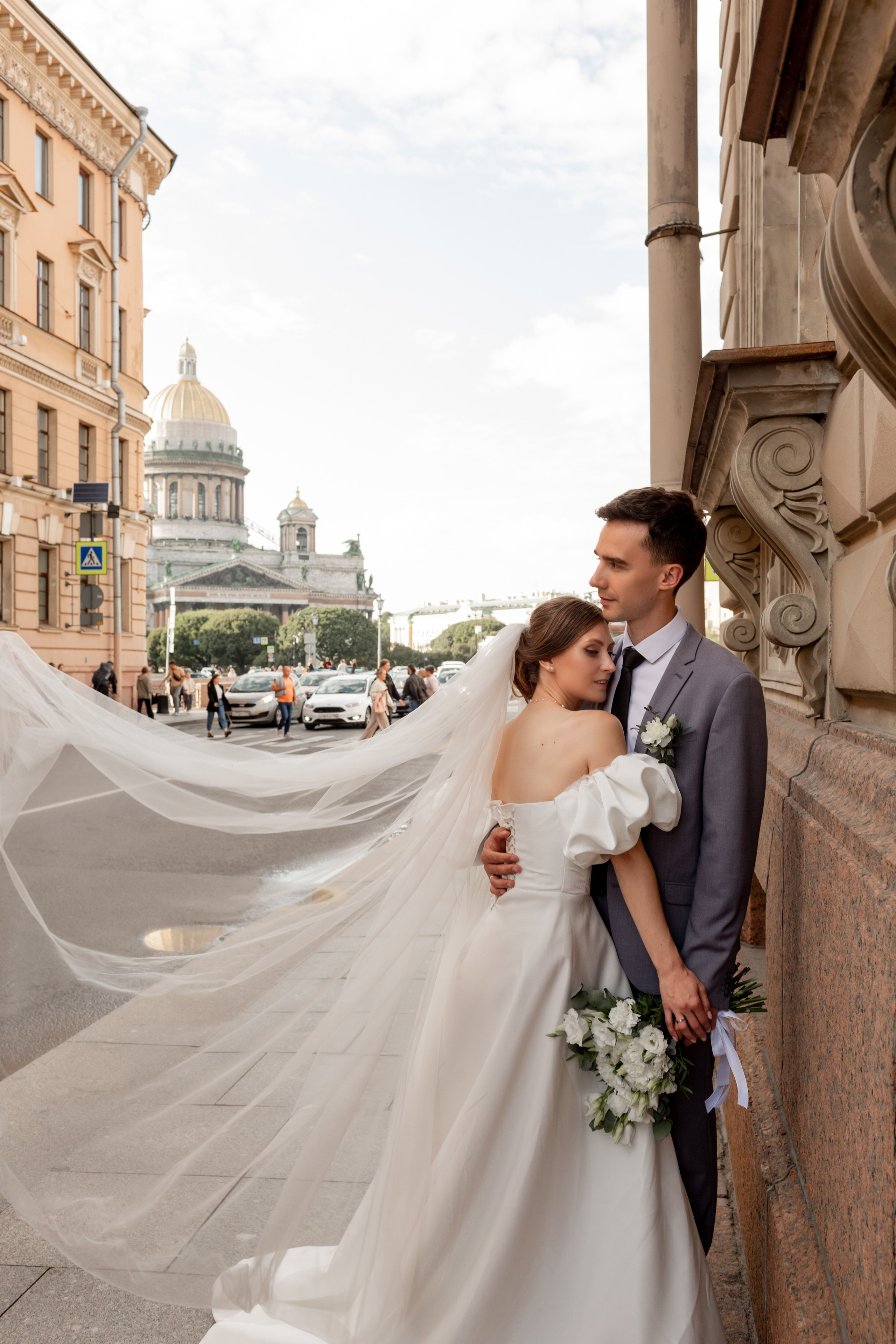 Свадебная фотопрогулка в Санкт-Петербурге. Свадебный фотограф Кирилл Белый