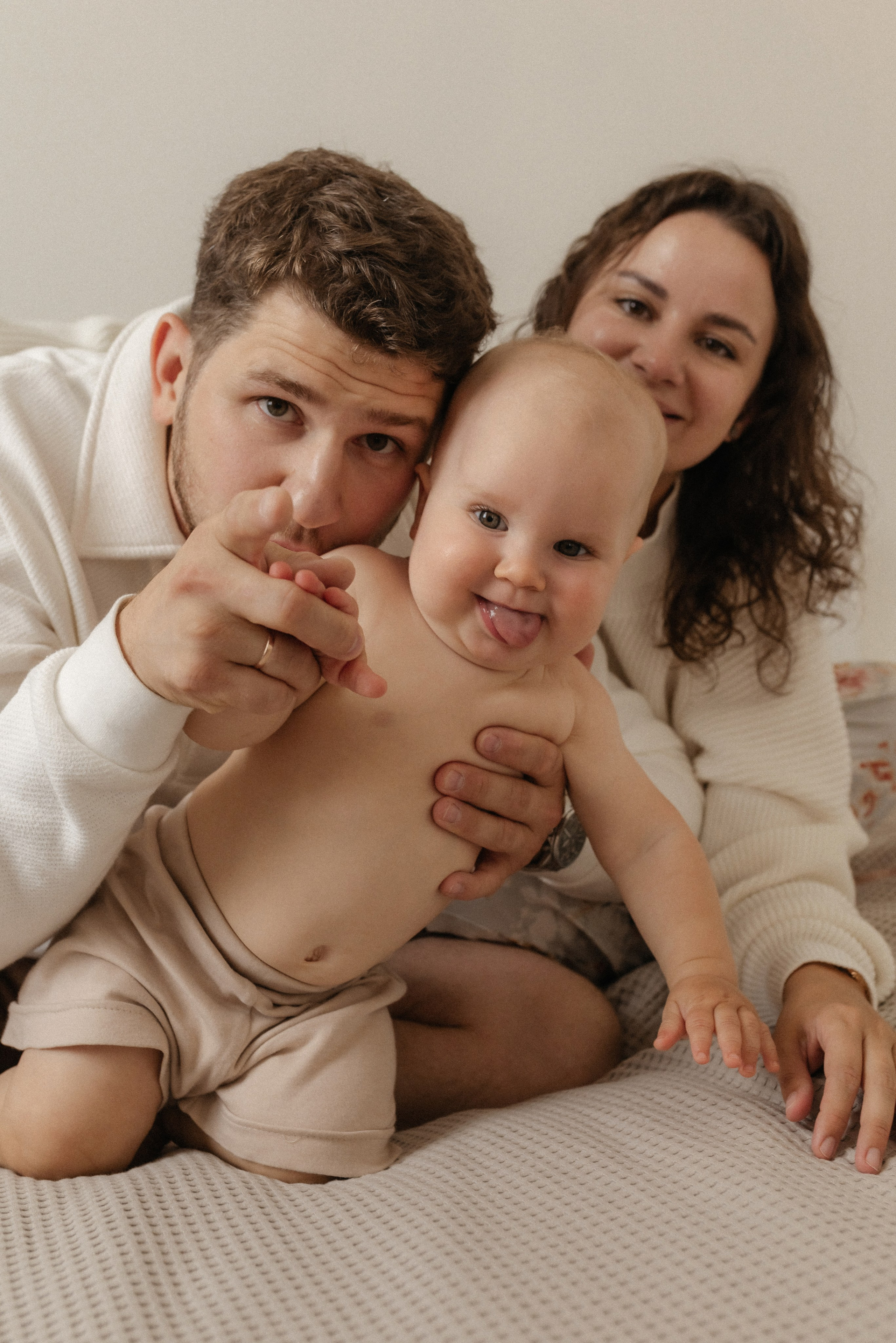 Семейная фотосессия дома с малышом. Семейный и портретный фотограф Нижний Новгород