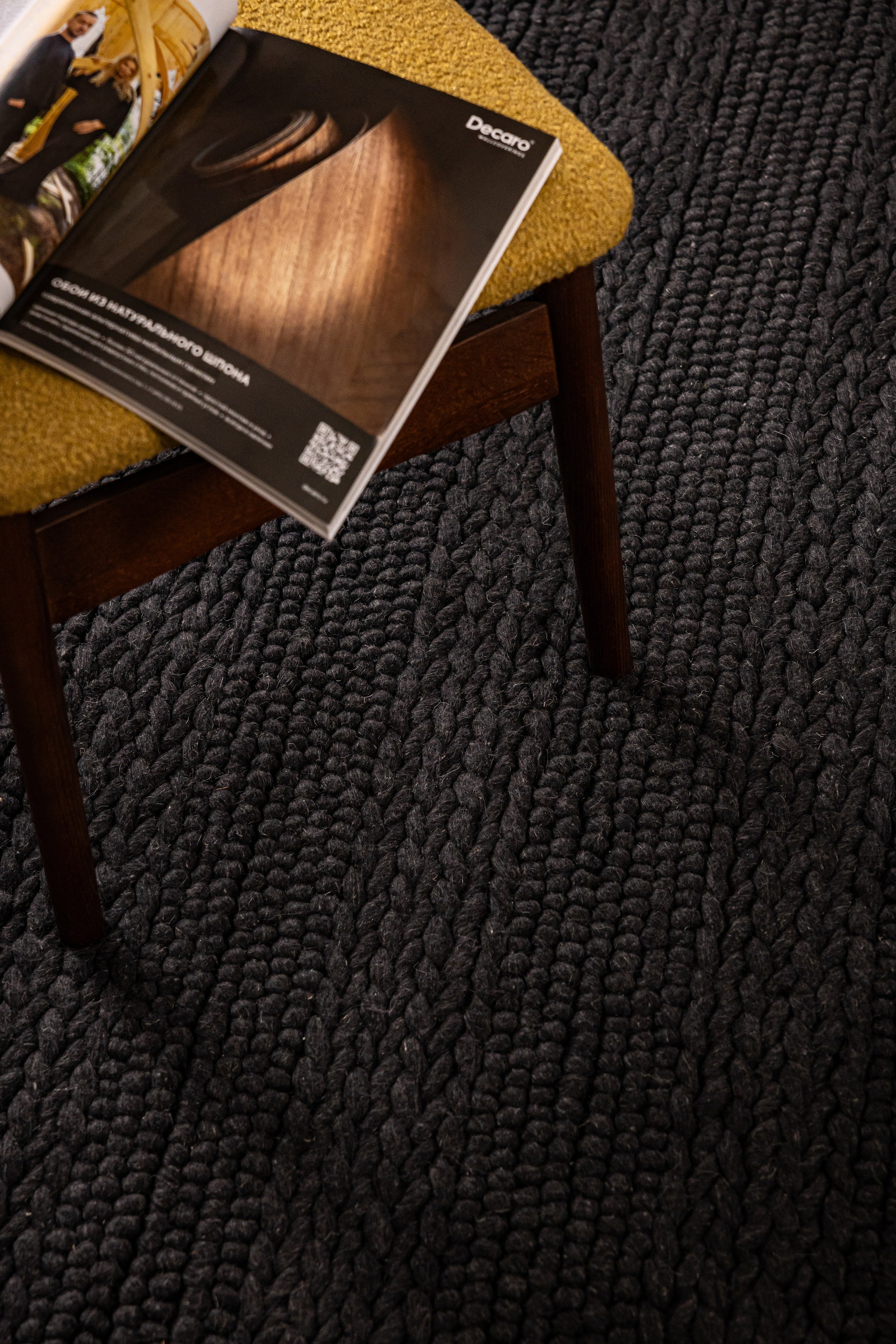 Ковры Decaro Rugs. L. Deco интерьерный салон. Краски/обои/лепной декор