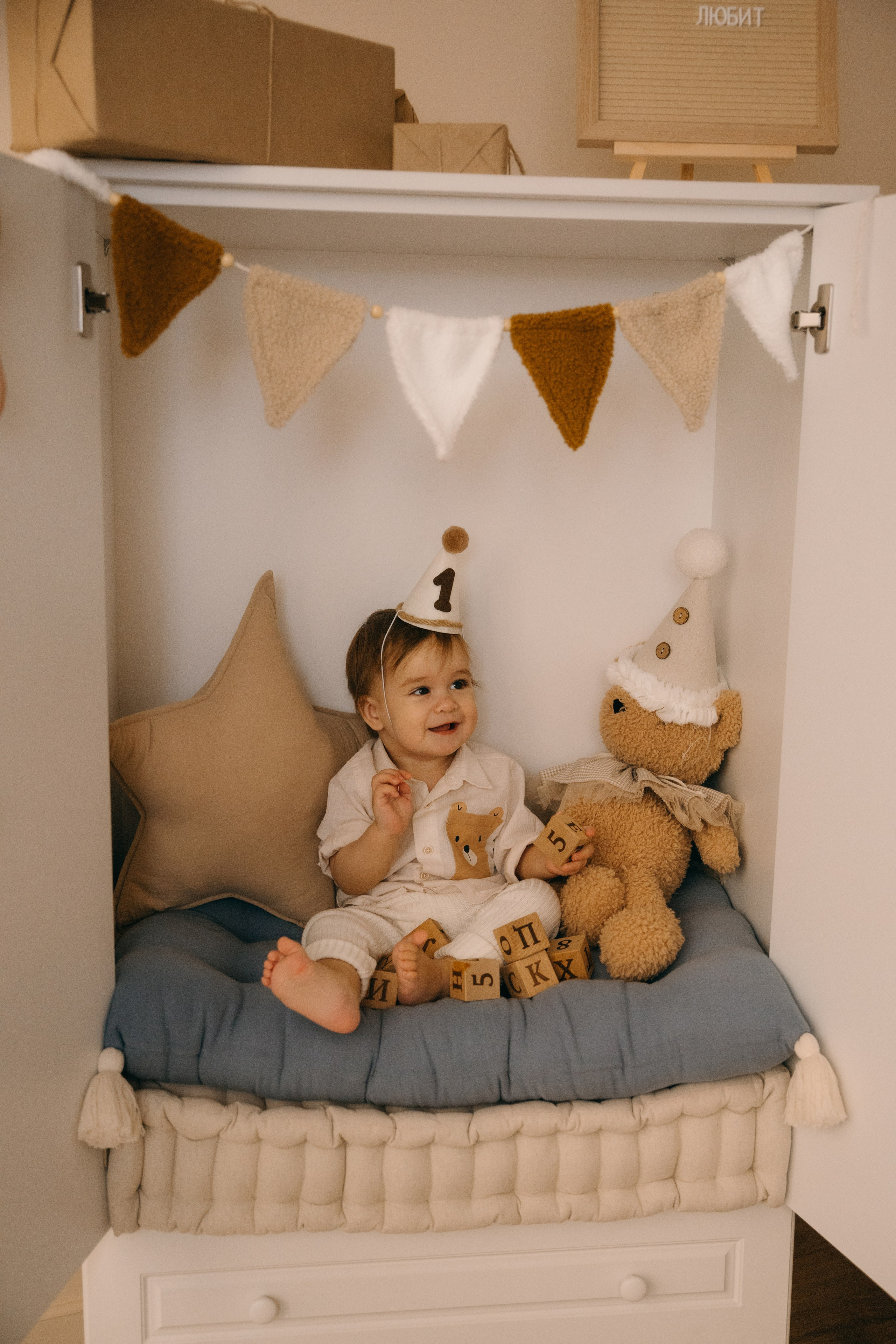 В студии. Главная